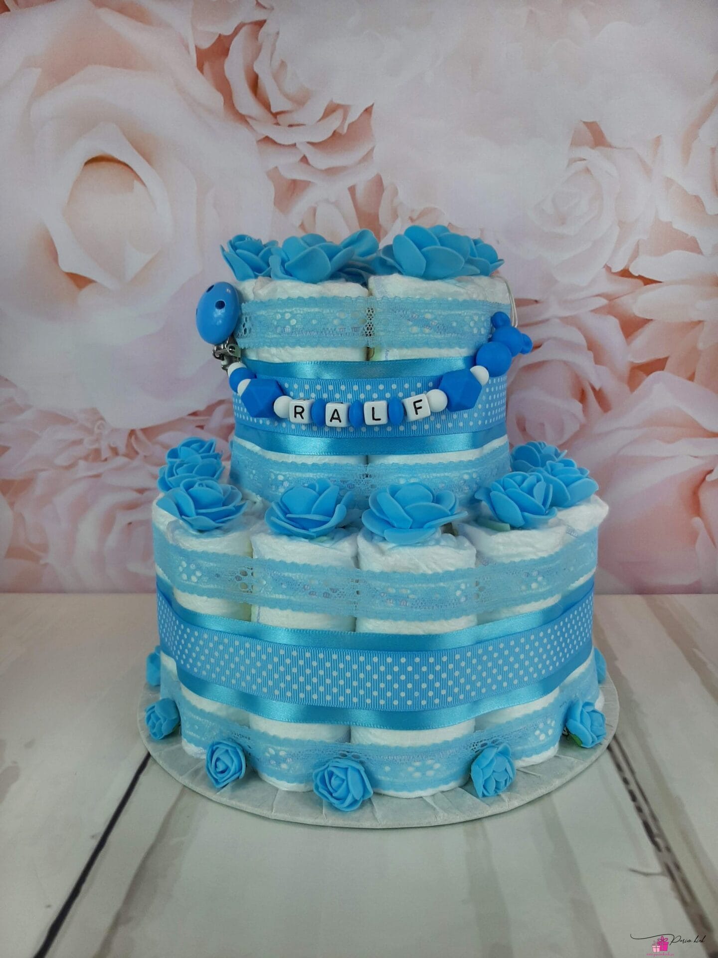 sinine kahekorruseline mähkmetort