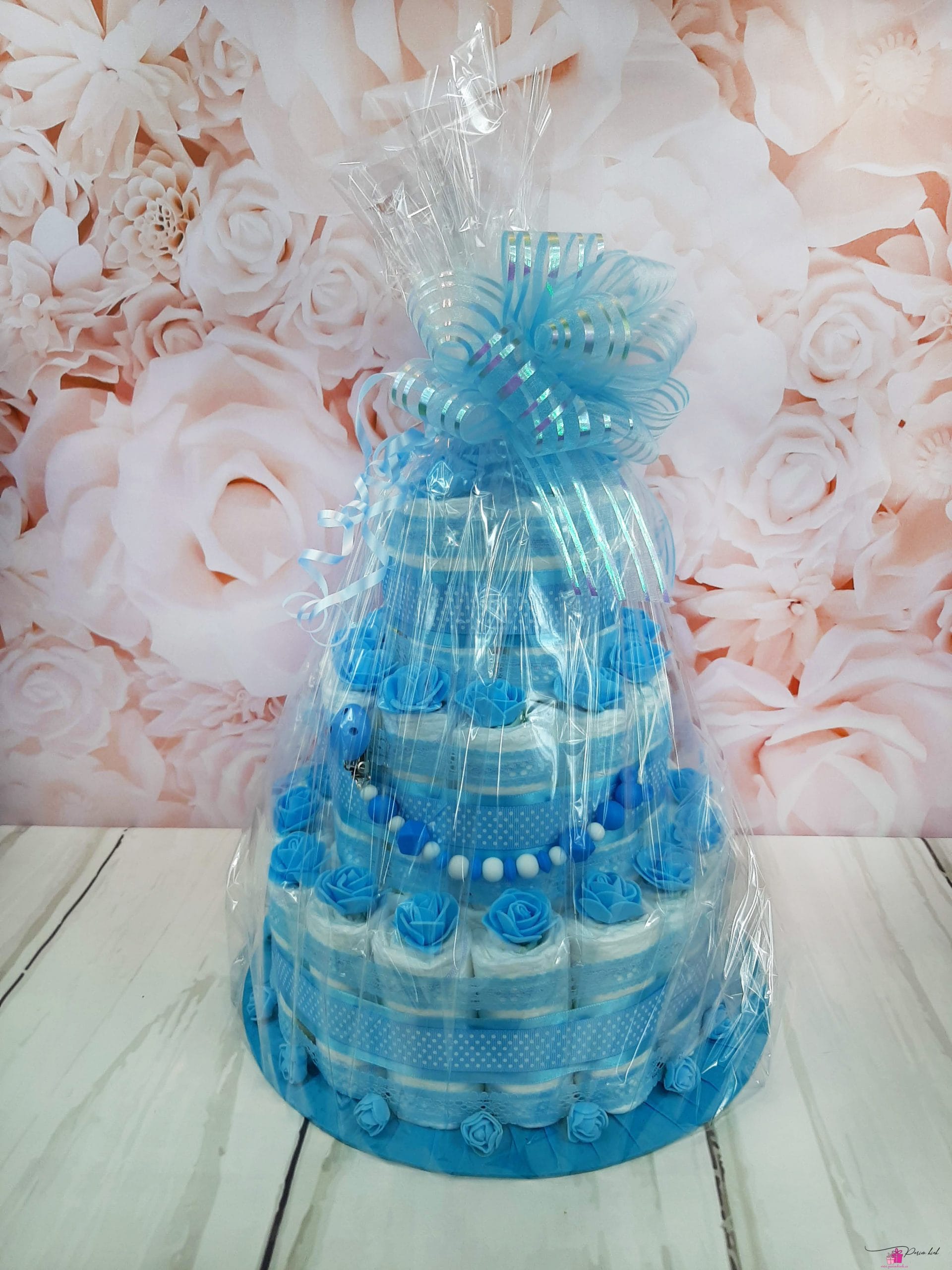 sinine kolmekorruseline lutiketiga mähkmetort pakitud