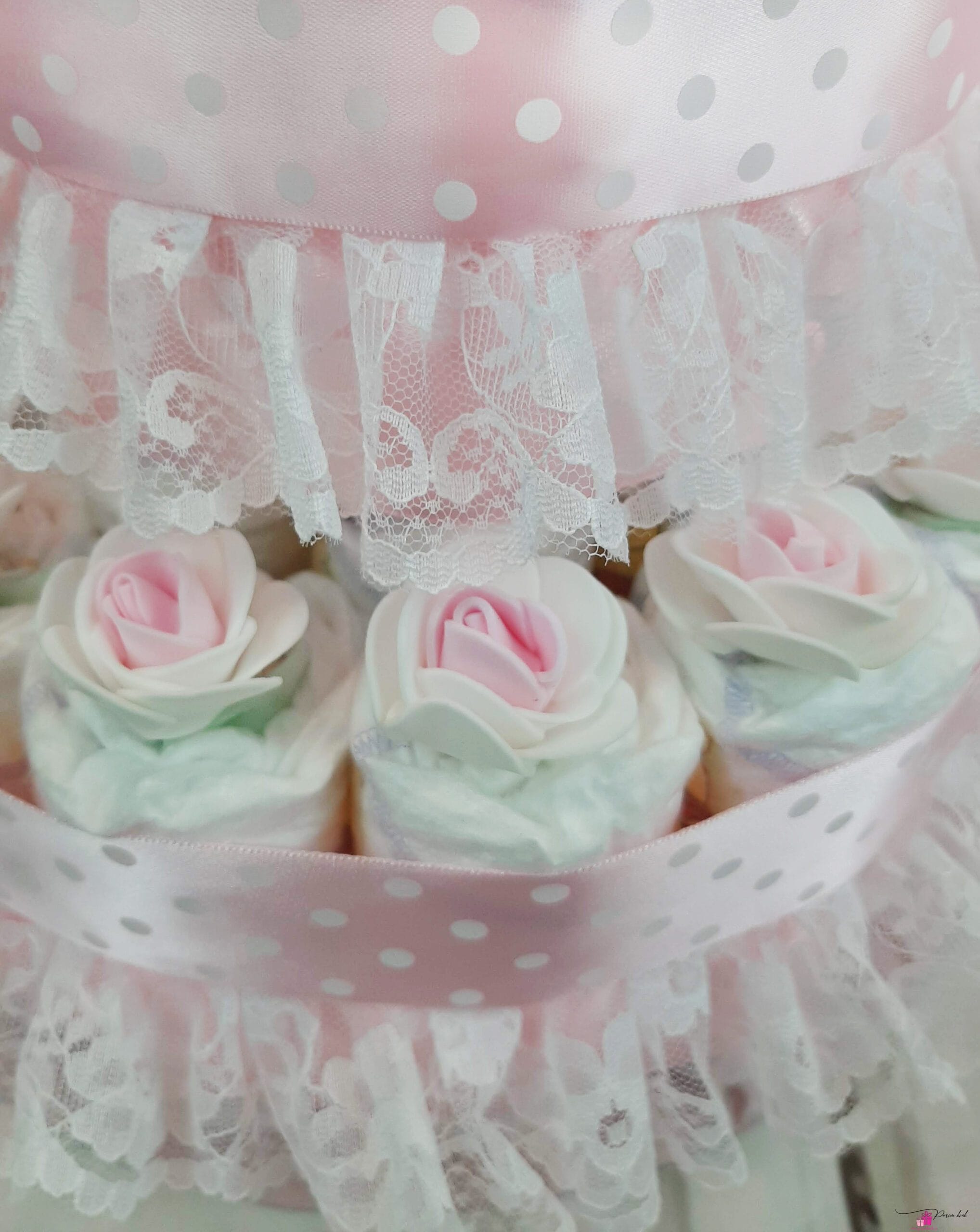 Heleroosa mähkmetort karuga 2