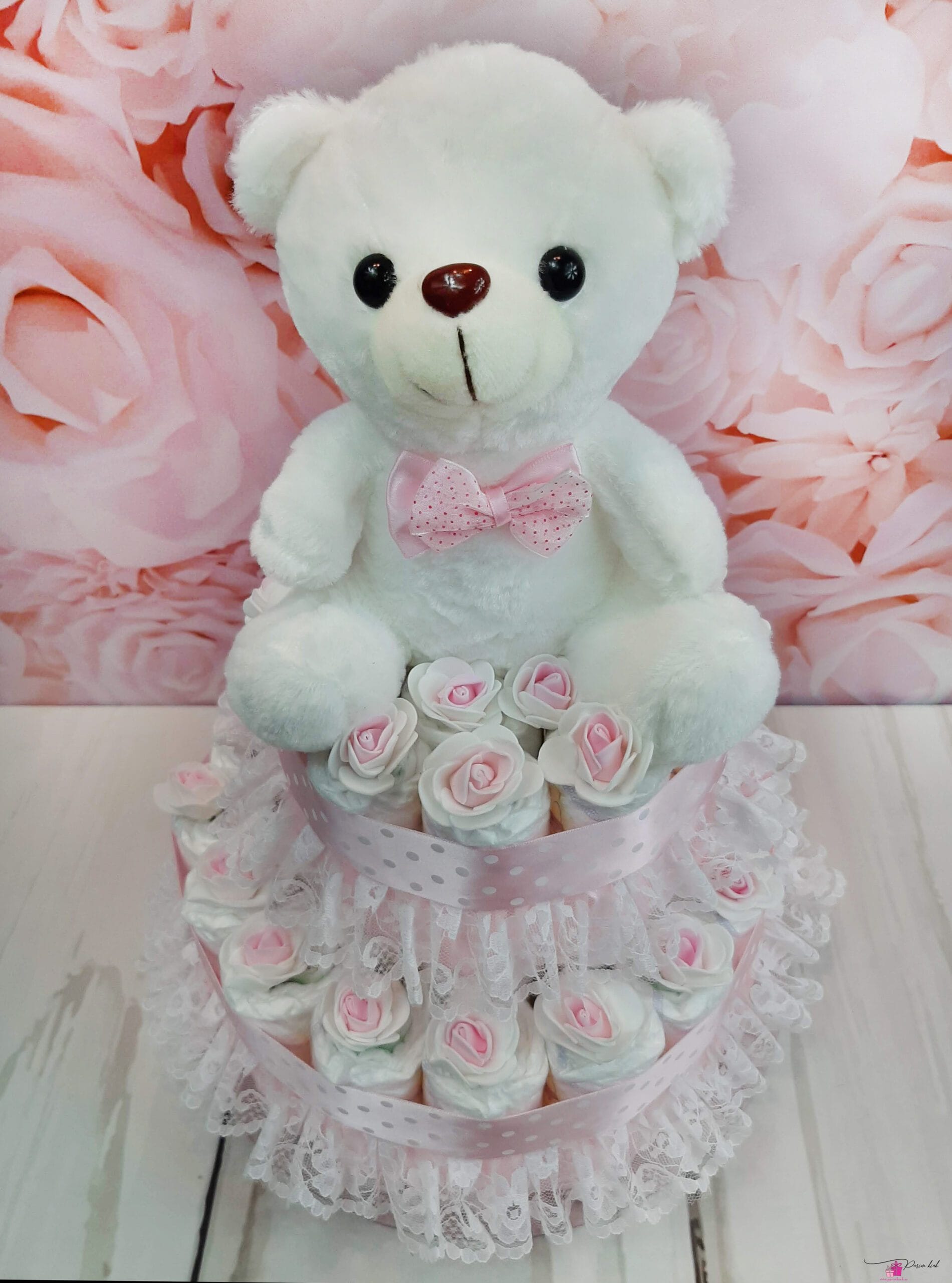 Heleroosa mähkmetort karuga 1