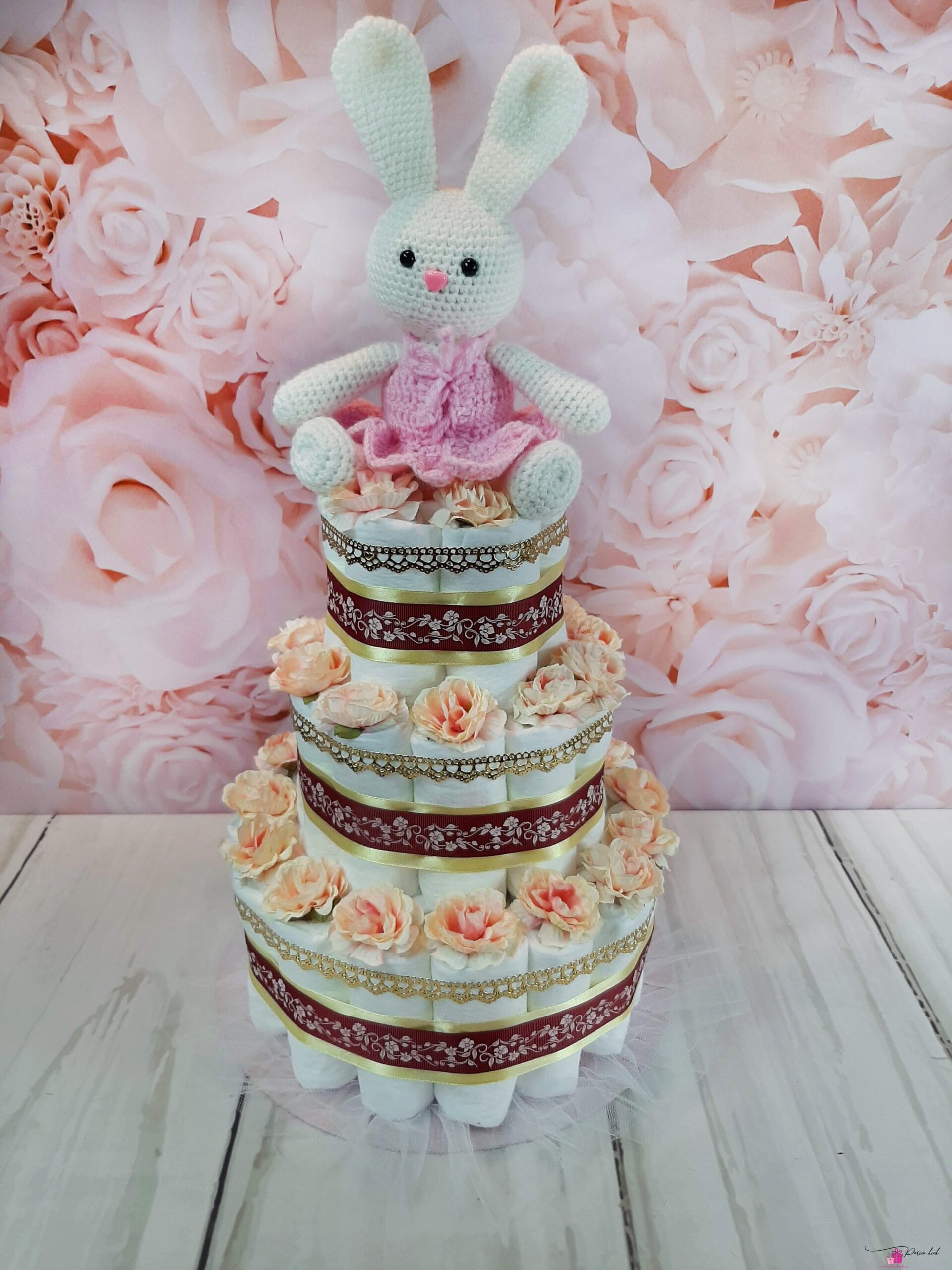 Kuldne Mähkmetort Heegeldatud Kaisujänesega