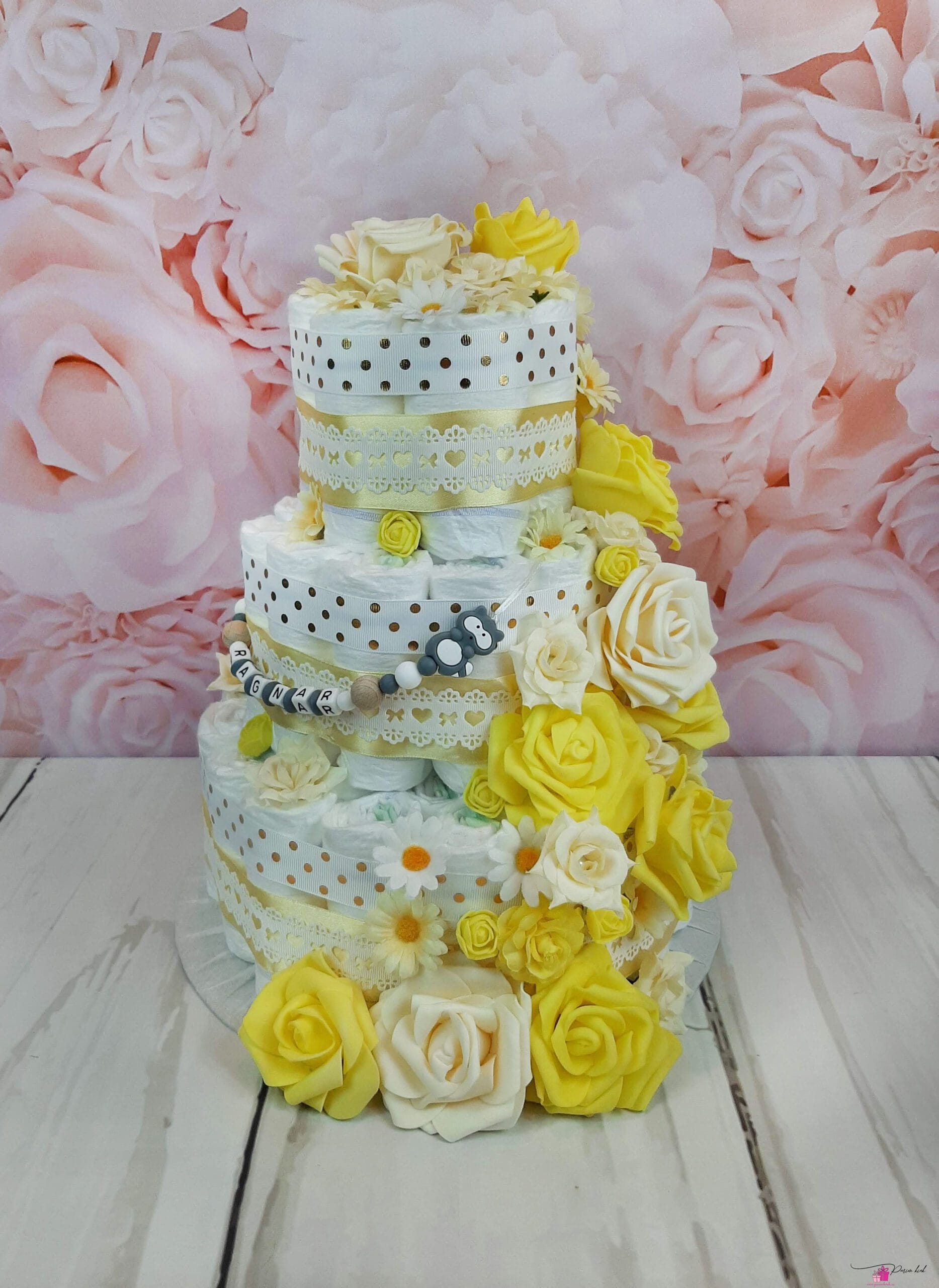 kollane mähkmetort lilledega 3