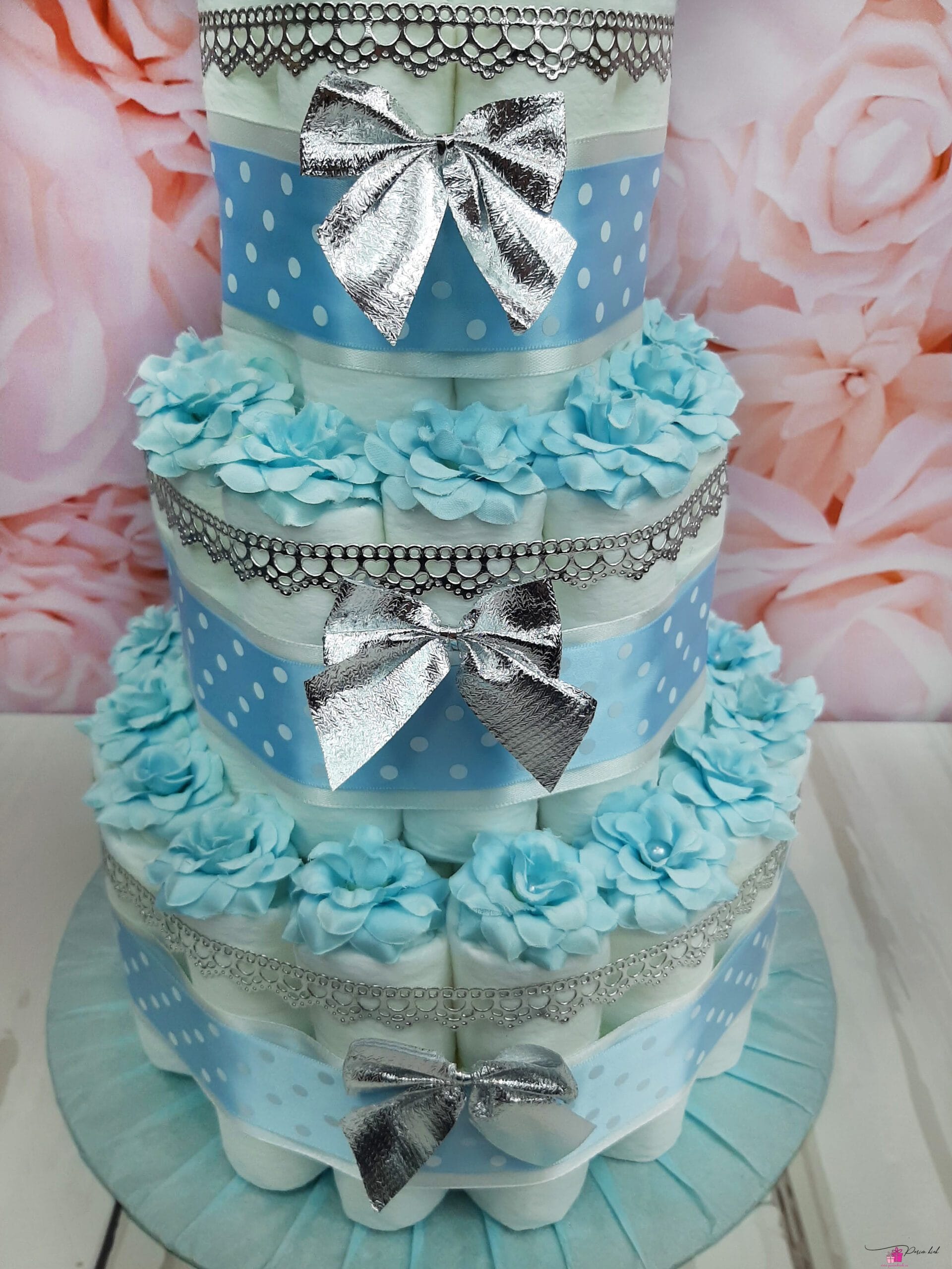 helesinine mähkmetort lipsudega 2