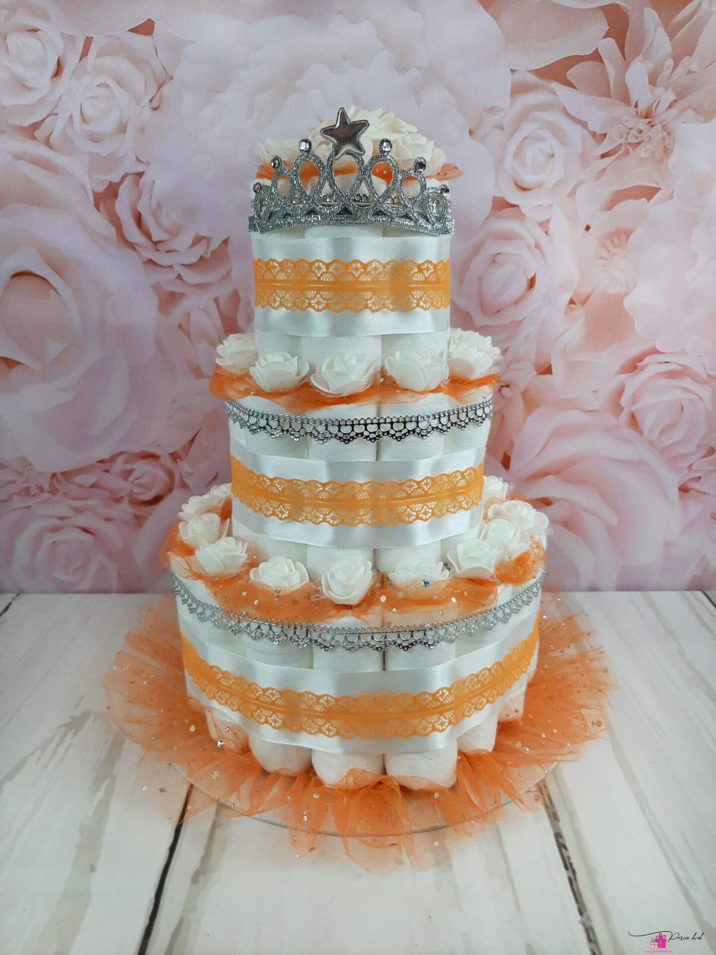 hõbedane mähkmetort krooniga