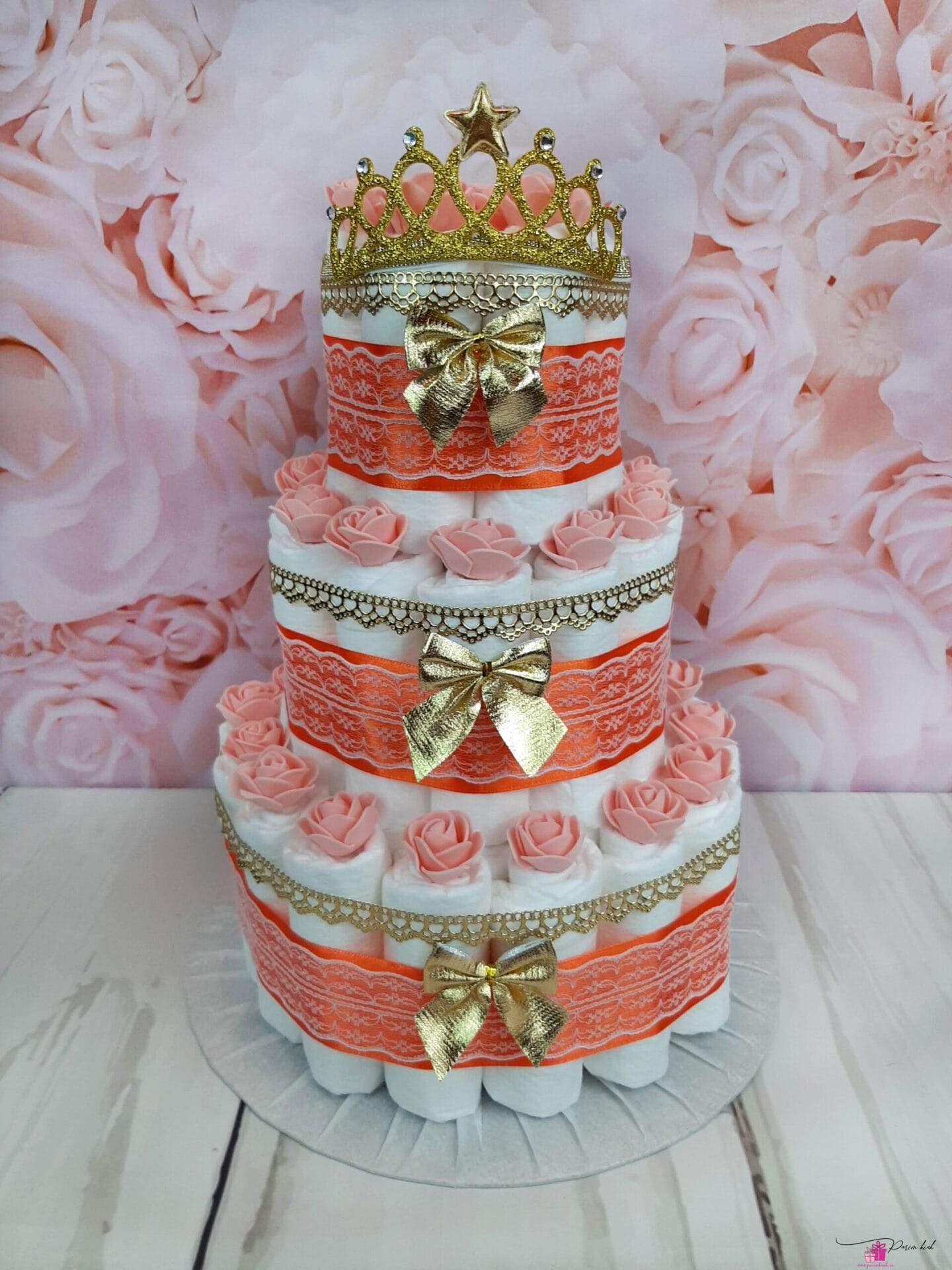 oranz mähkmetort krooniga