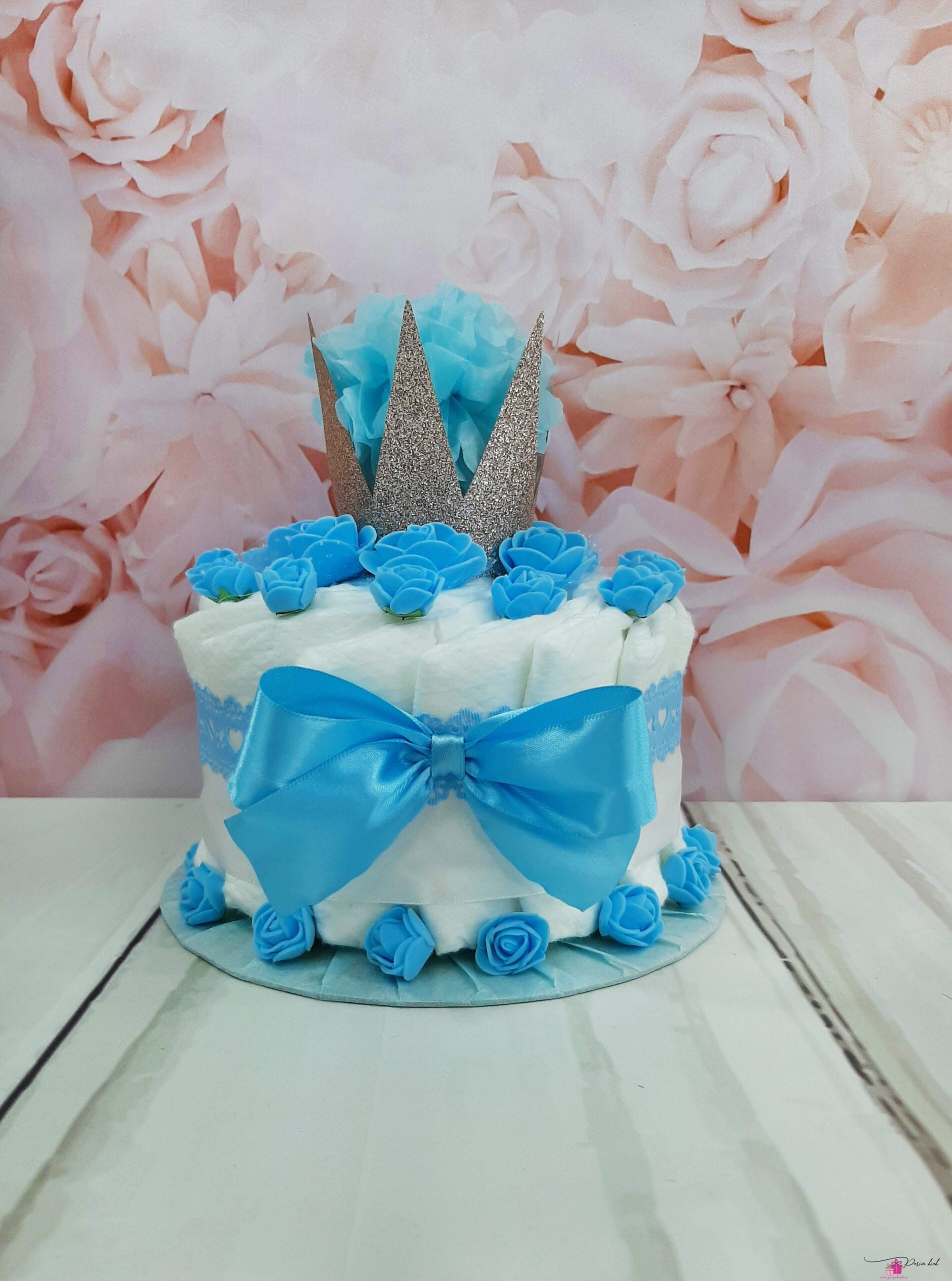 sinine pisike mähkmetort krooniga 1