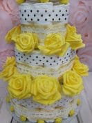 Kollane mähkmetort roosidega 2