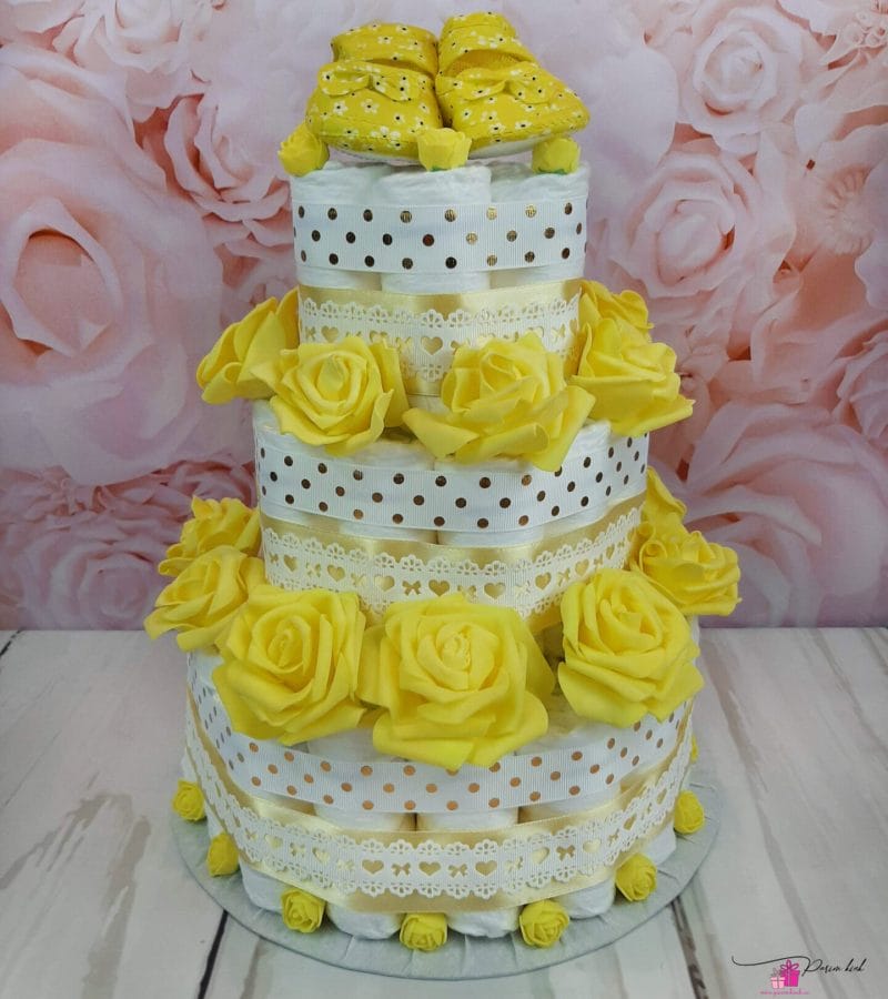 Kollane mähkmetort roosidega