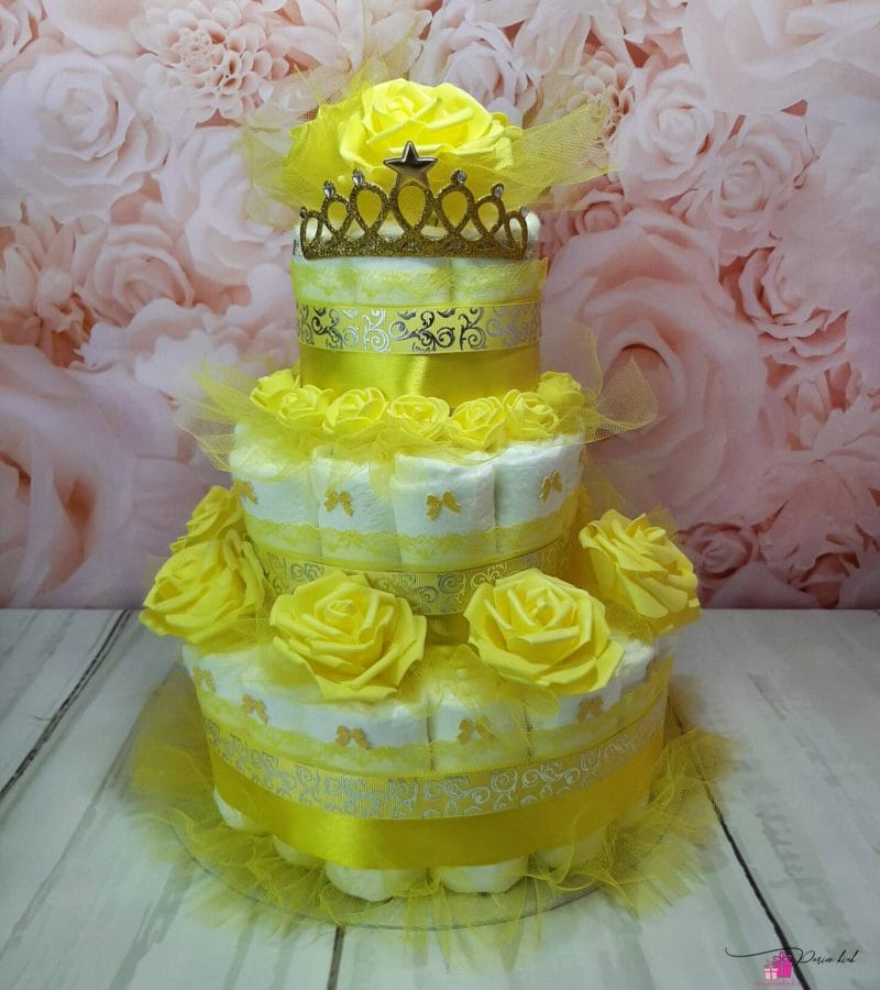 kollane mähkmetort krooniga
