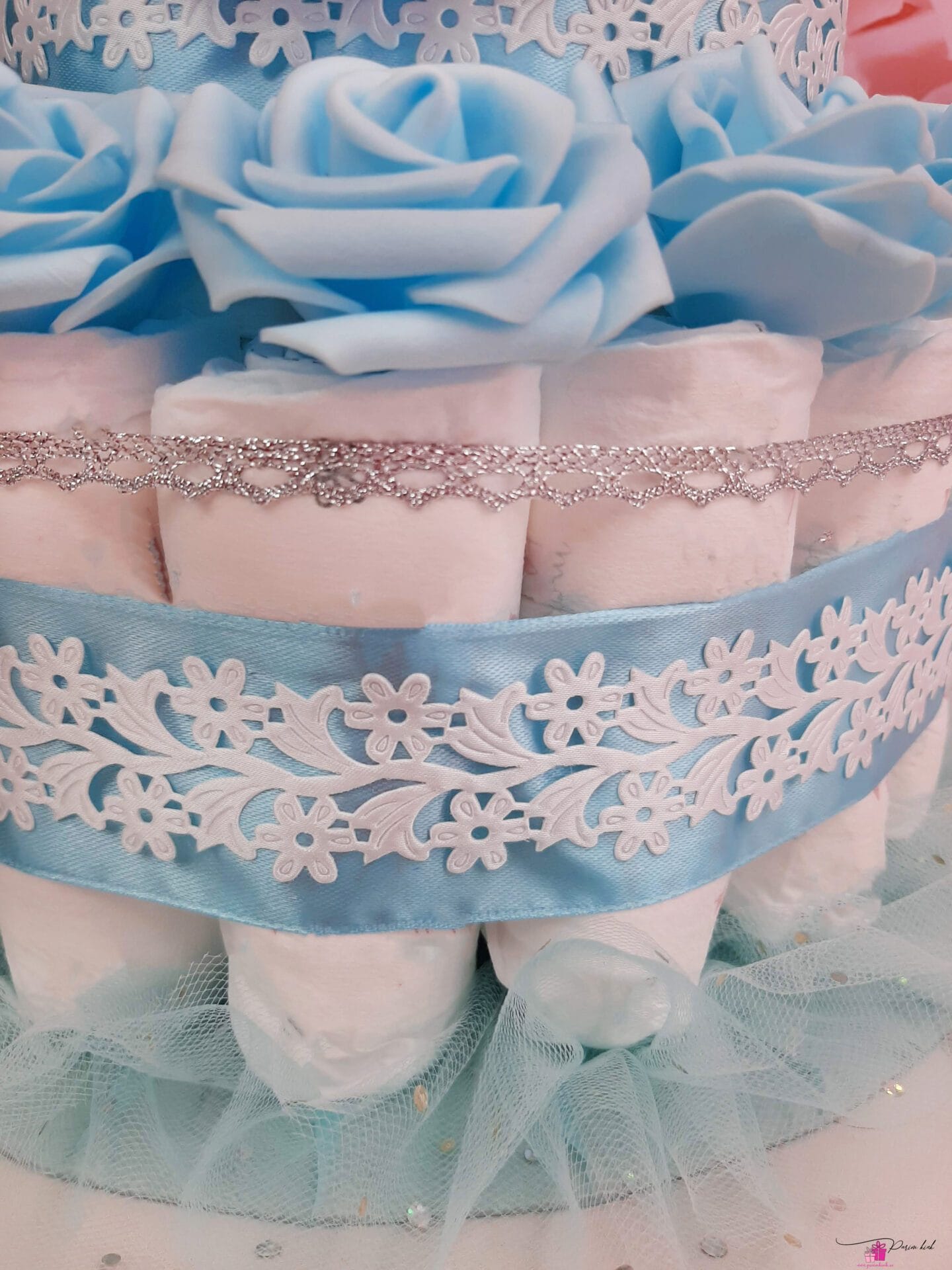 Sinine Mähkmetort Roosidega 4