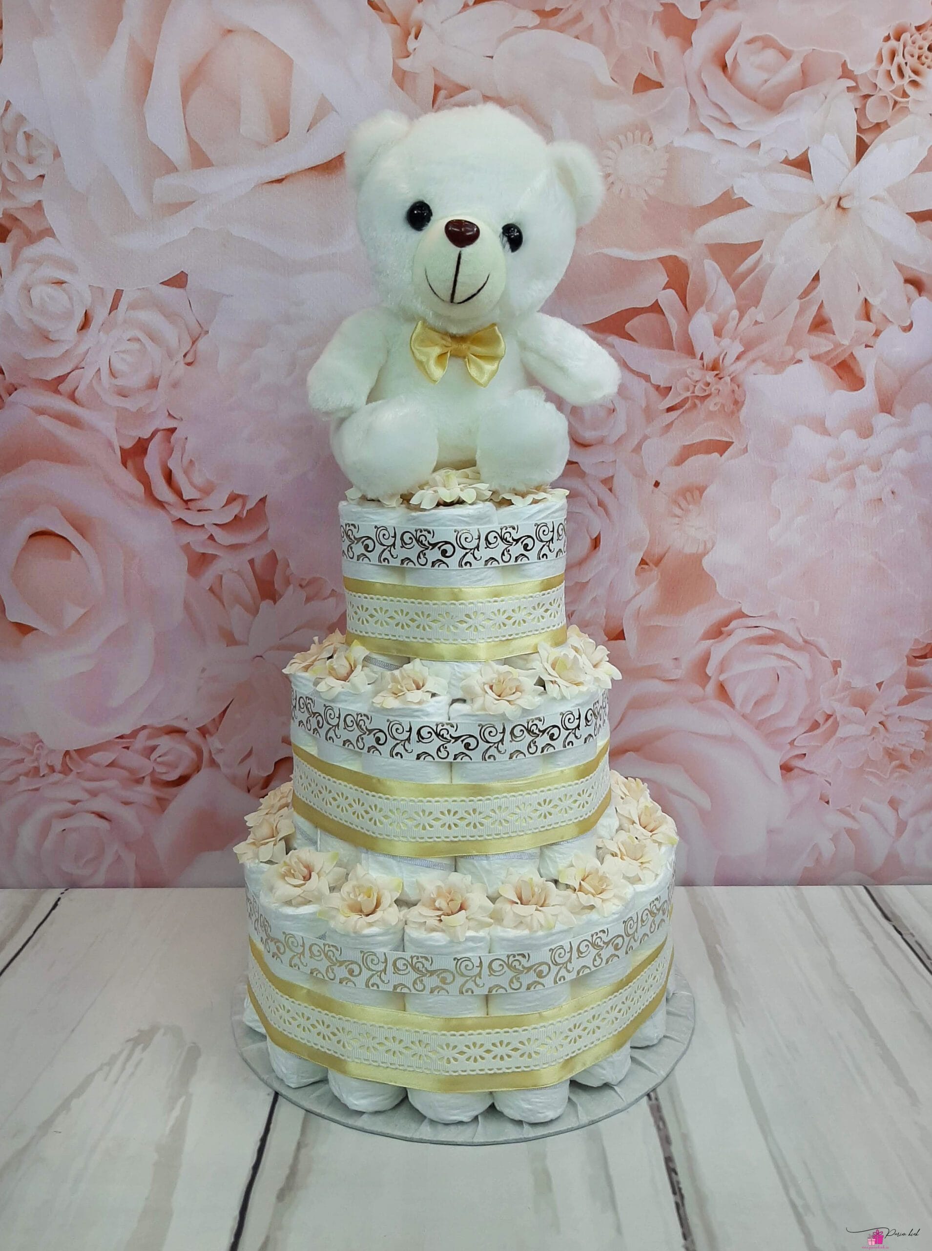 Kuldne mähkmetort karuga