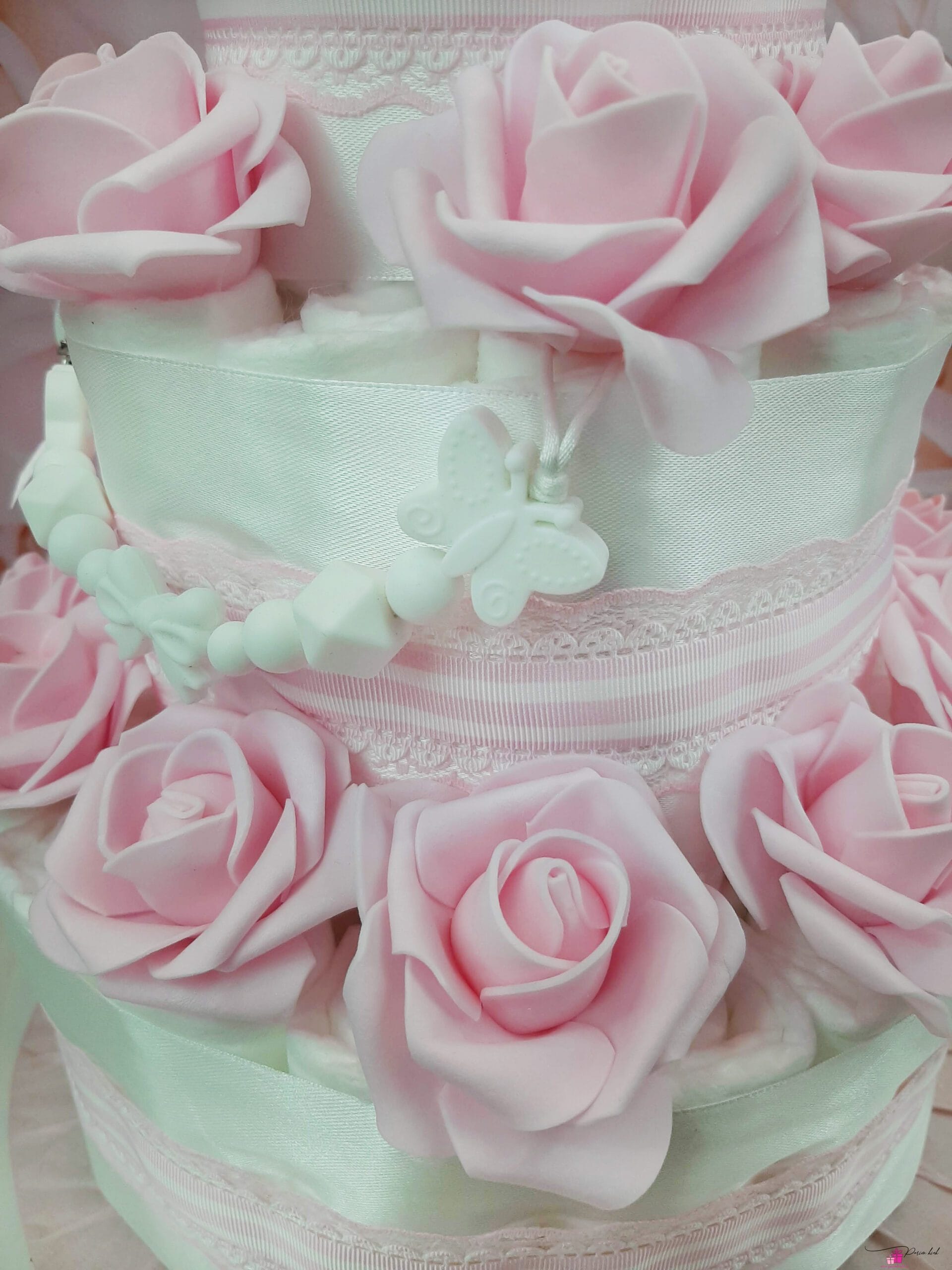 Heleroosa Mähkmetort roosidega 2