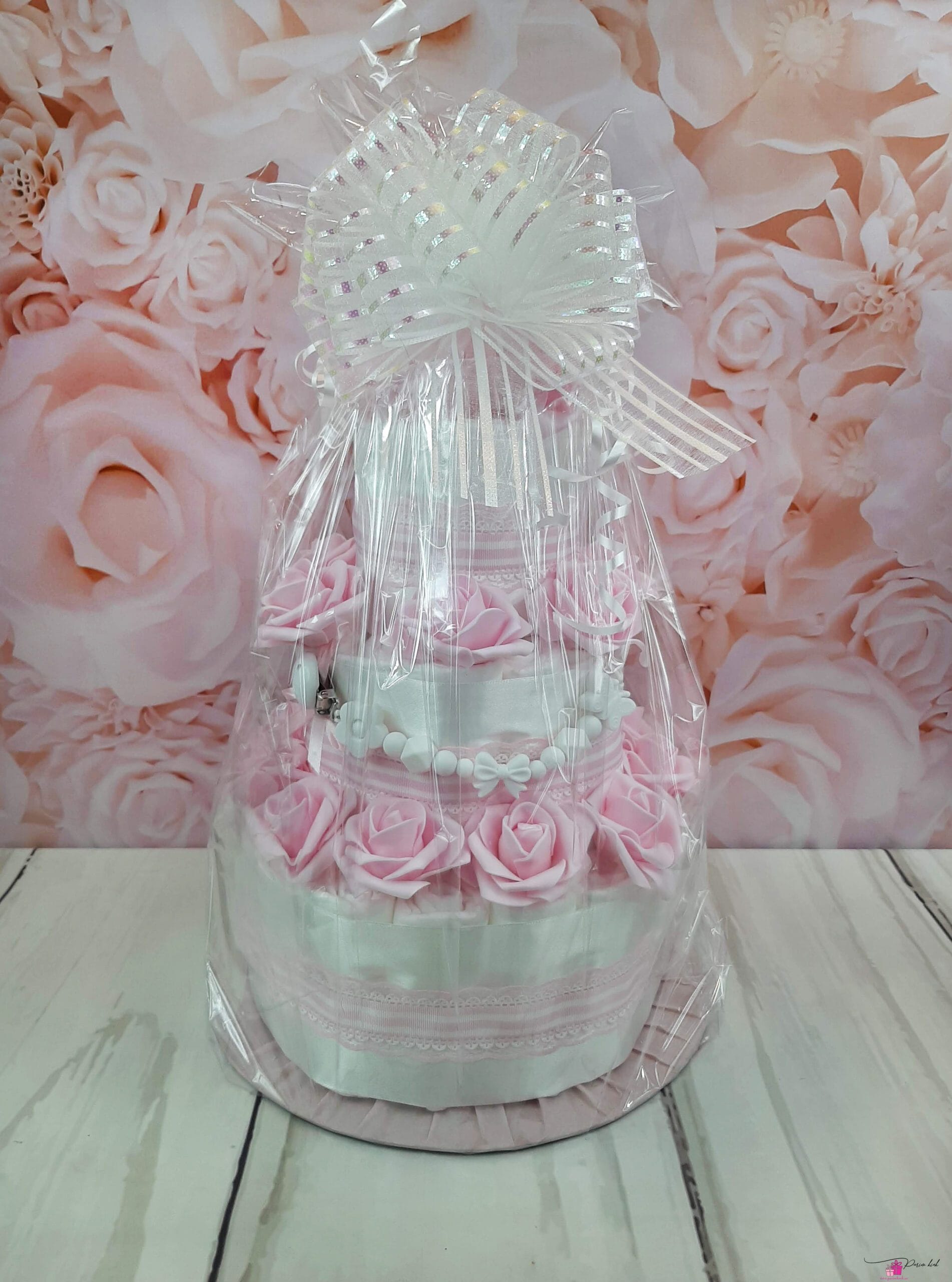 Heleroosa Mähkmetort roosidega