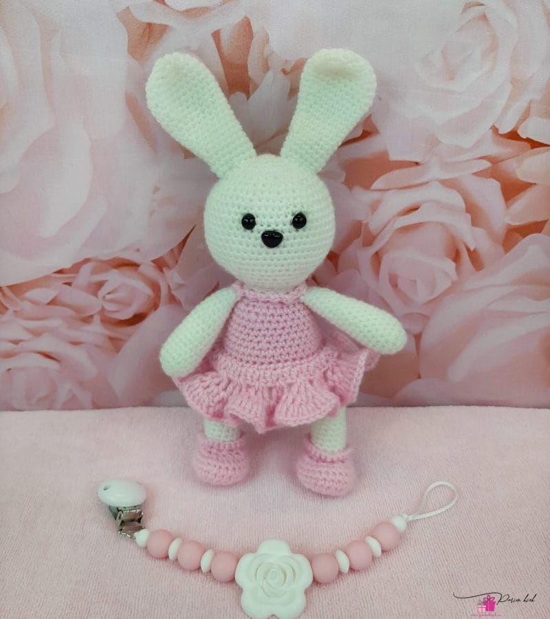 Valge-Roosa Amigurumi jänes ja lutikett 1 Valge-Roosa Amigurumi jänes ja lutikett 1