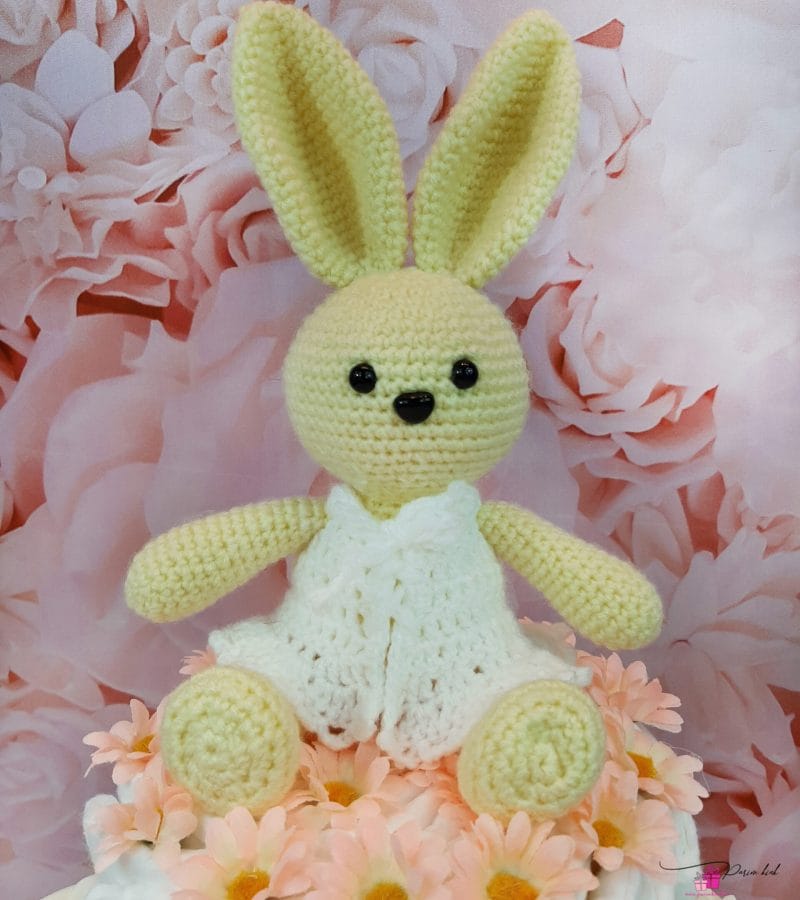 Kollane mähkmetort heegeldatud jänesega 1 Kollane mähkmetort heegeldatud jänesega 1