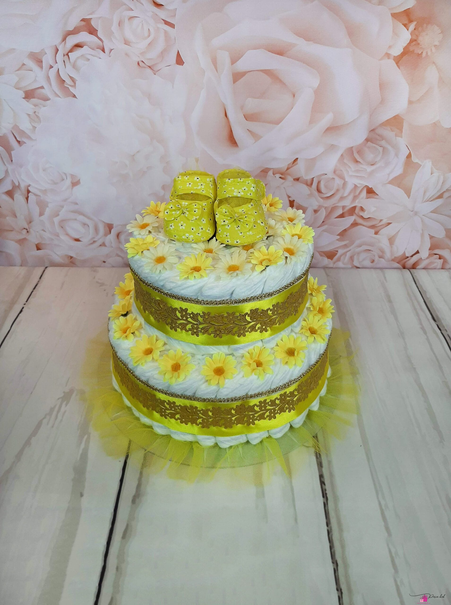 Kollane mähkmetort lilleliste papudega 1