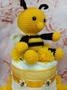 Kollane väike mähkmetort Amigurumiga 2