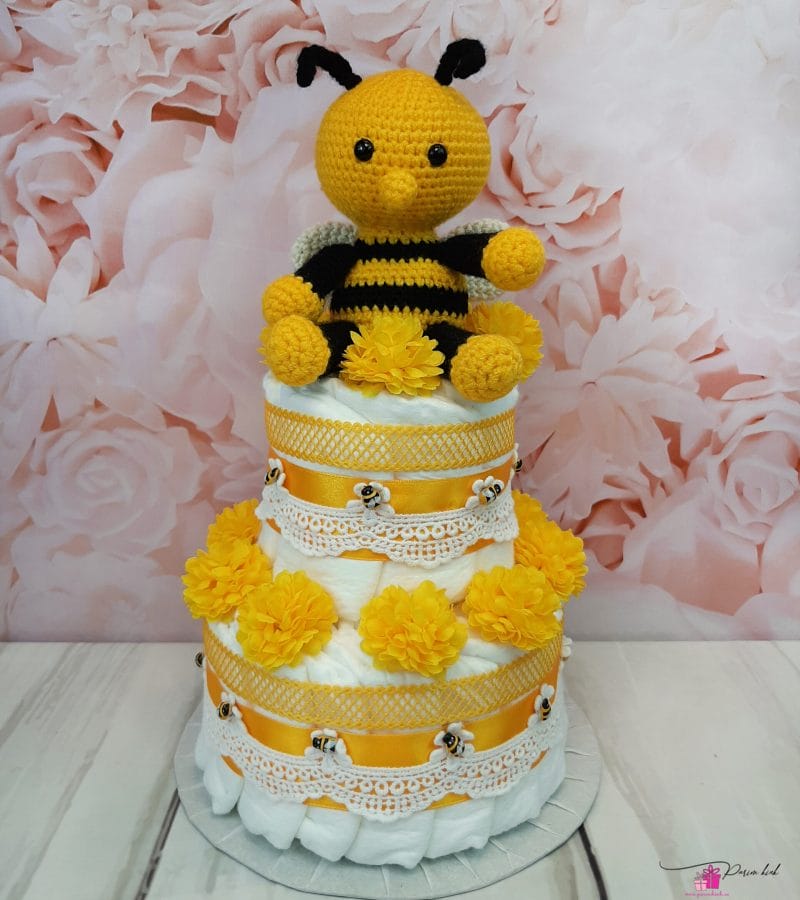 Kollane väike mähkmetort Amigurumiga