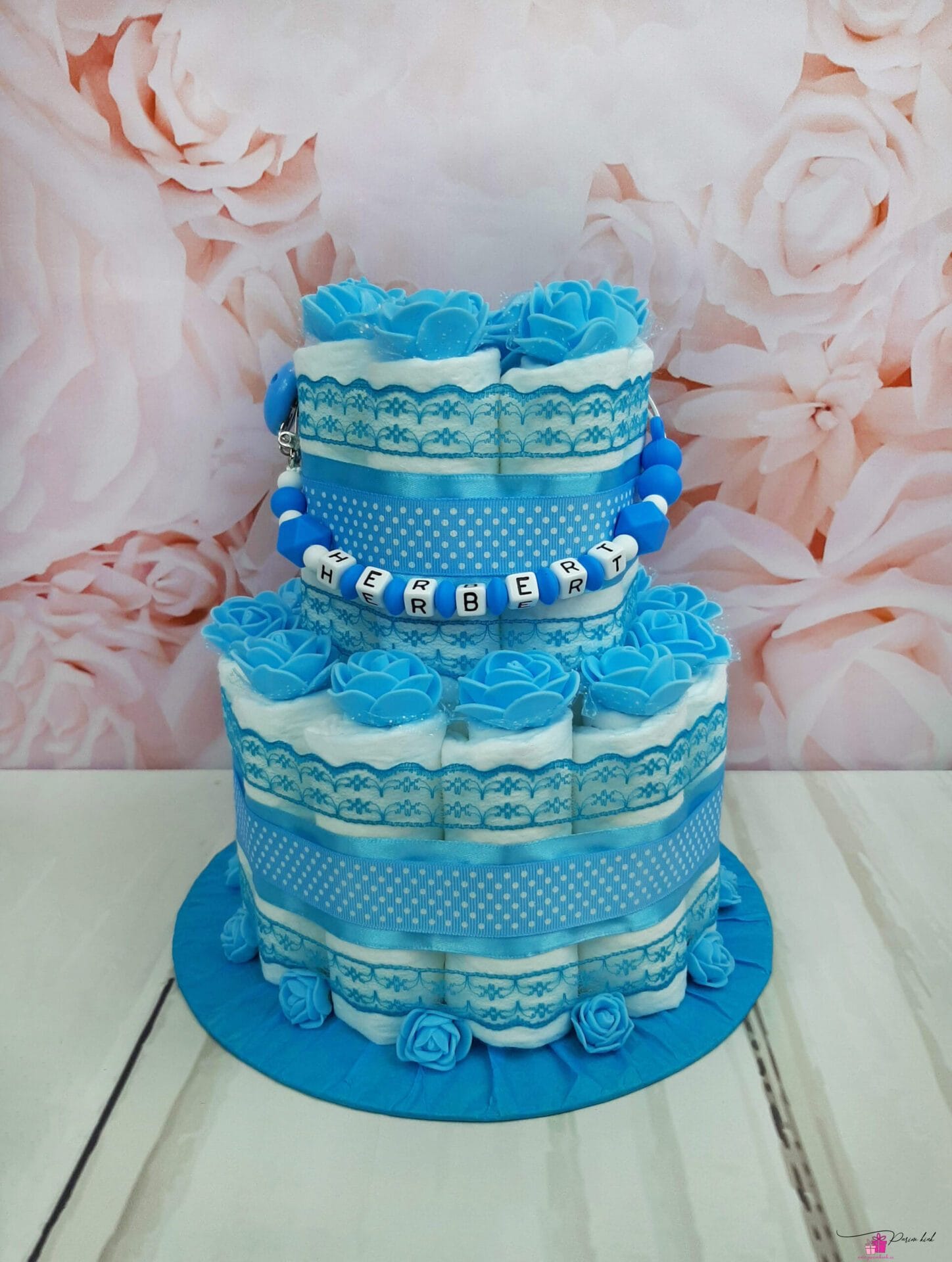 Tumesinine väike mähkmetort lutiketiga