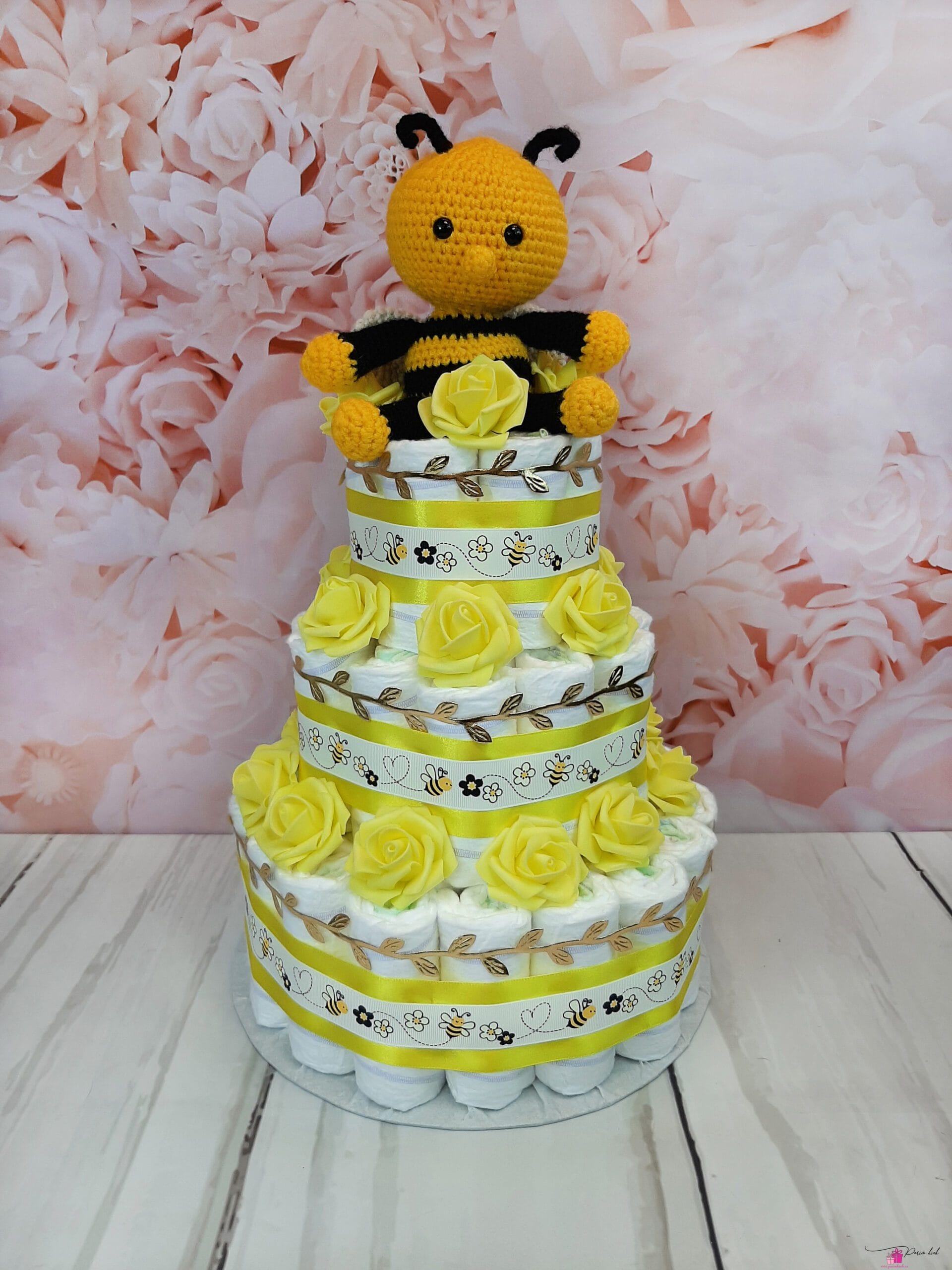 kollane mähkmetort amigurumi mesilasega