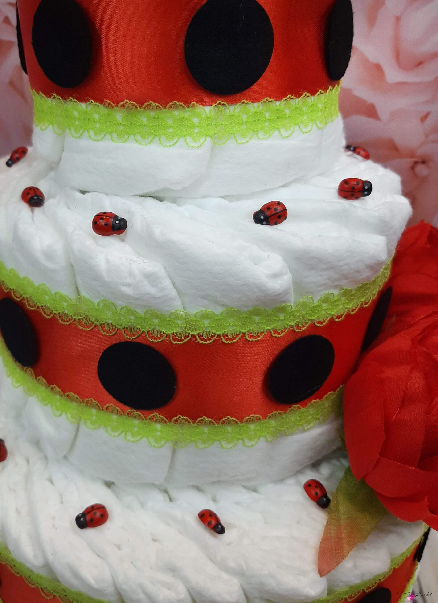 punane mähkmetort triinuga 1