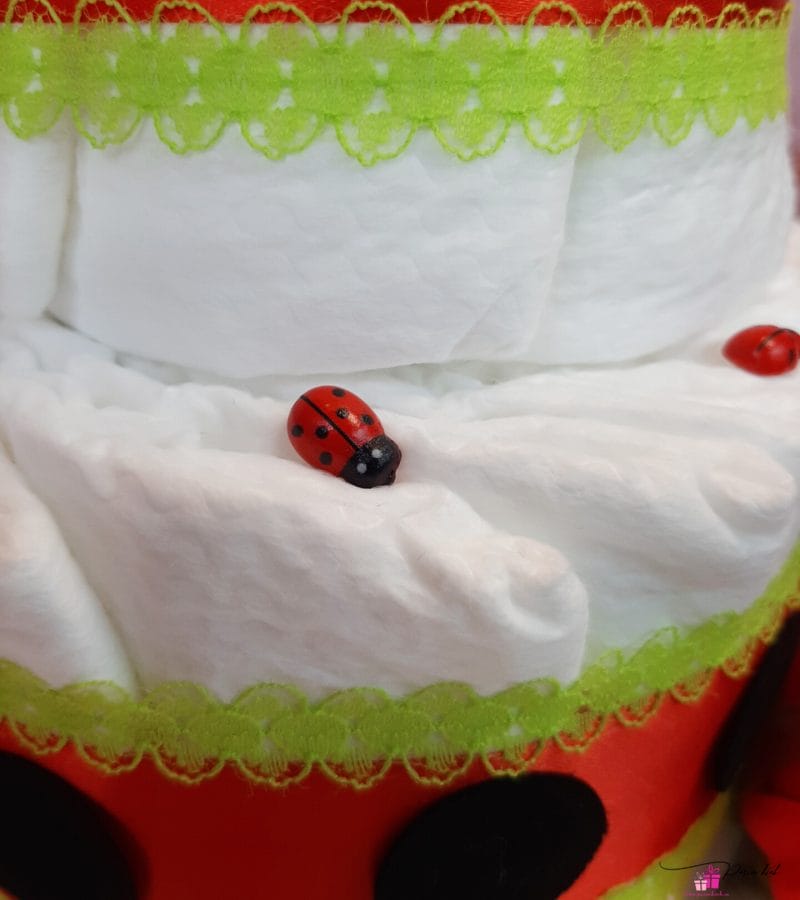 punane mähkmetort triinuga 11 punane mähkmetort triinuga 11