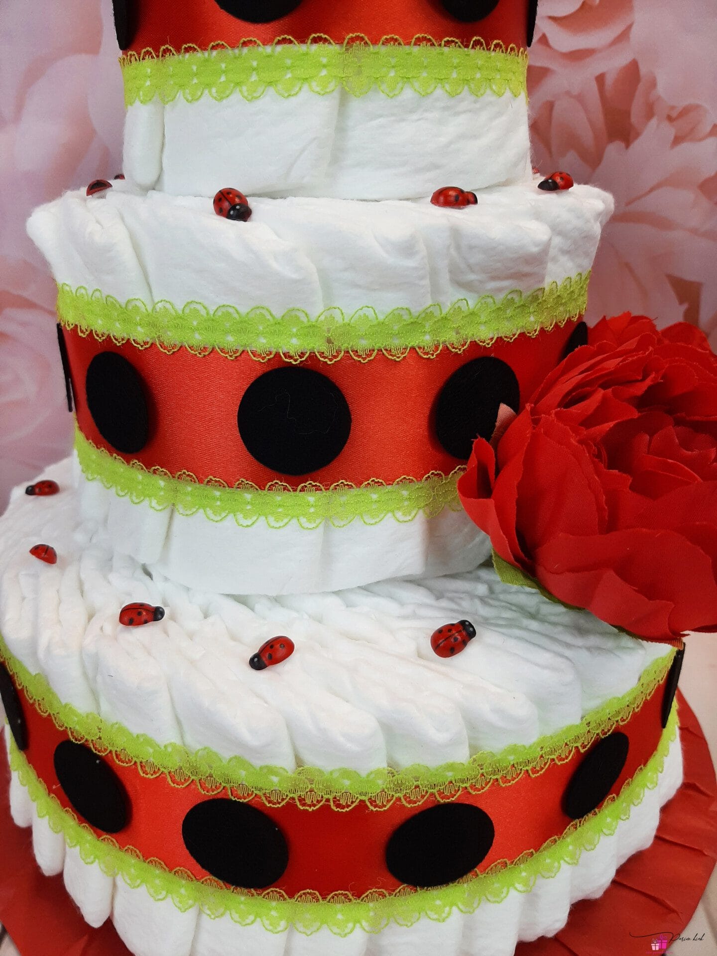 punane mähkmetort triinuga 12