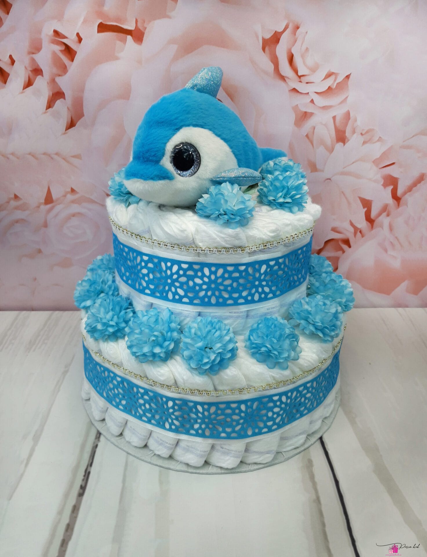 sinine mähkmetort delfiiniga