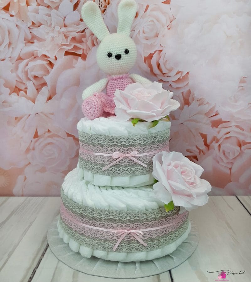 roosa mähkmetort amigurumi jänkuga