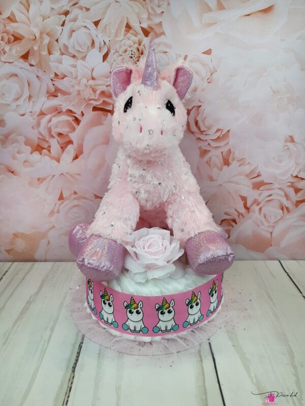 Roosa mähkmetort suure ükssarvikuga 1