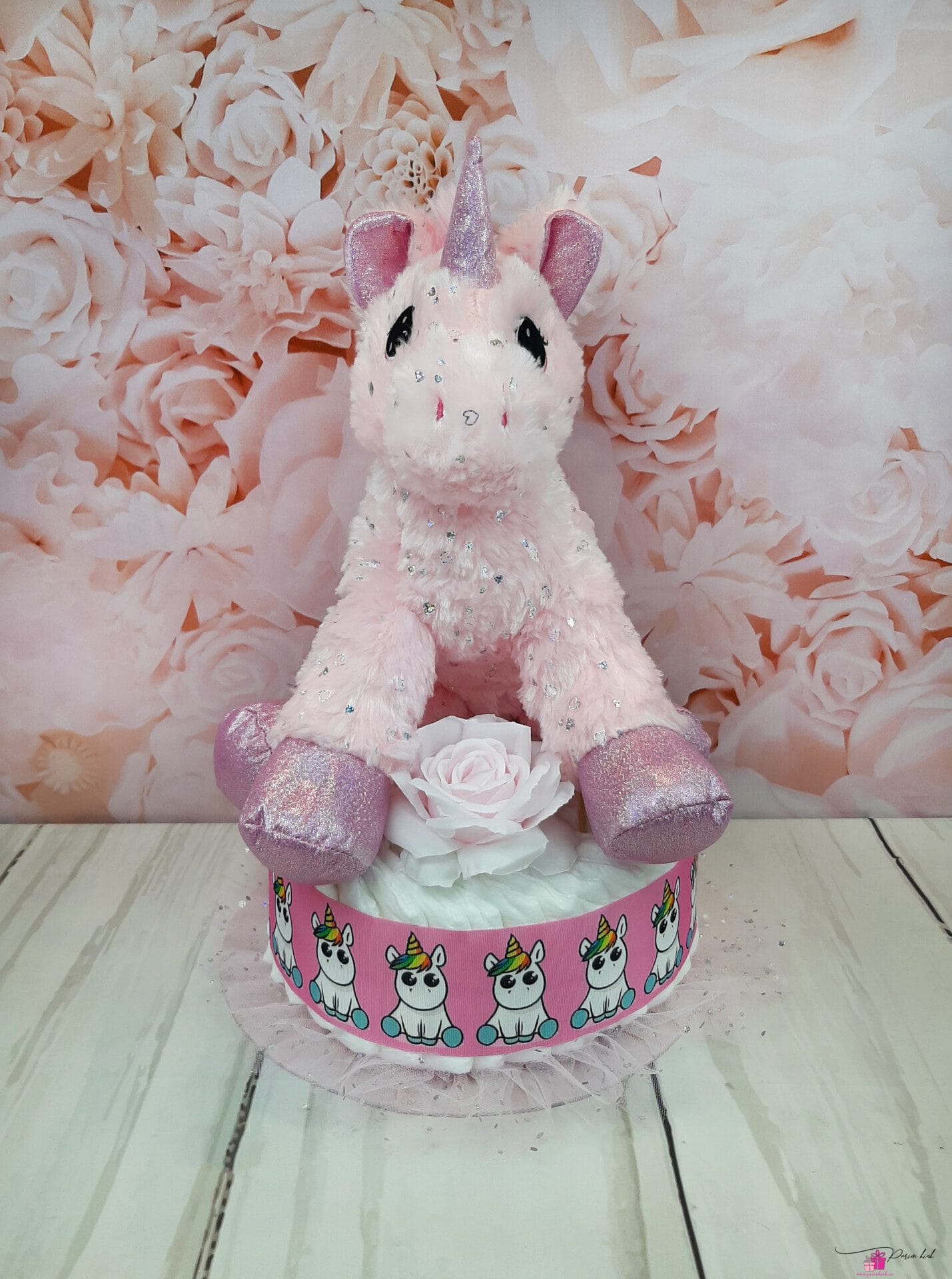 Roosa mähkmetort suure ükssarvikuga 1