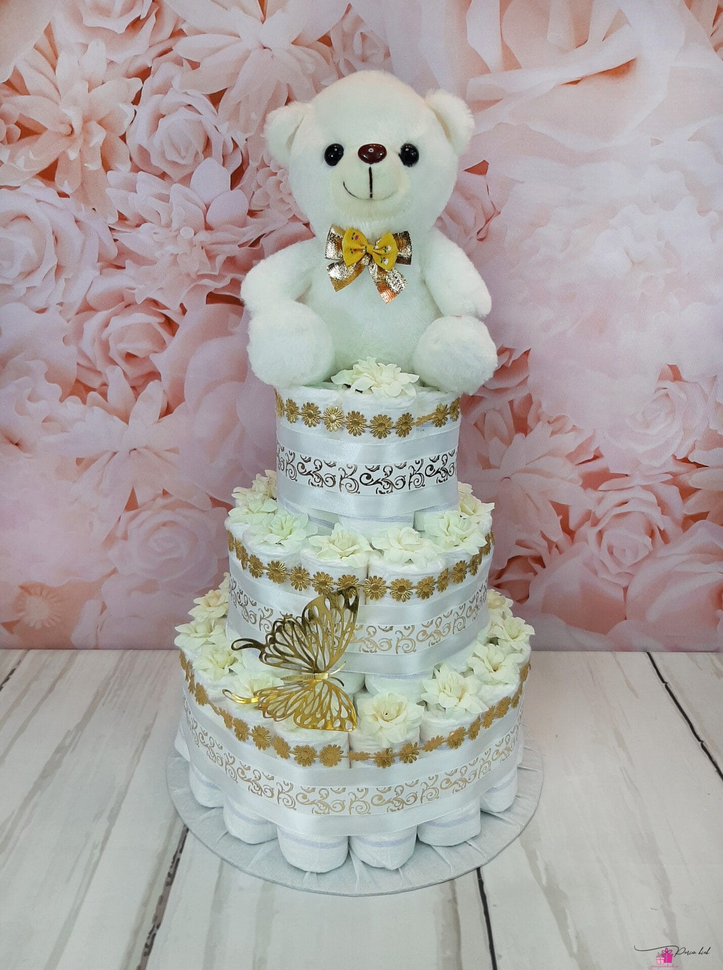 kuldne mähkmetort led karuga