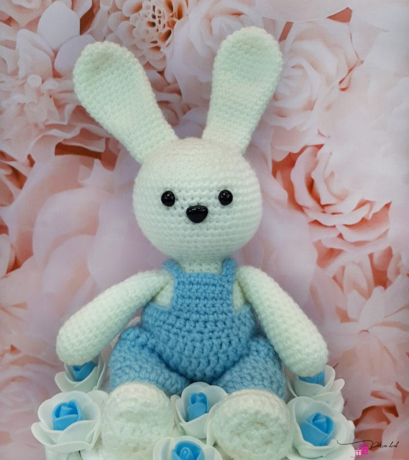 sinine mähkmetort amigurumi jänkuga 1 sinine mähkmetort amigurumi jänkuga 1