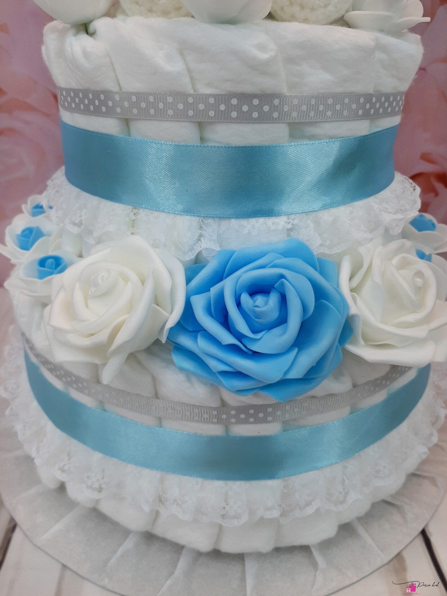 sinine mähkmetort amigurumi jänkuga 2