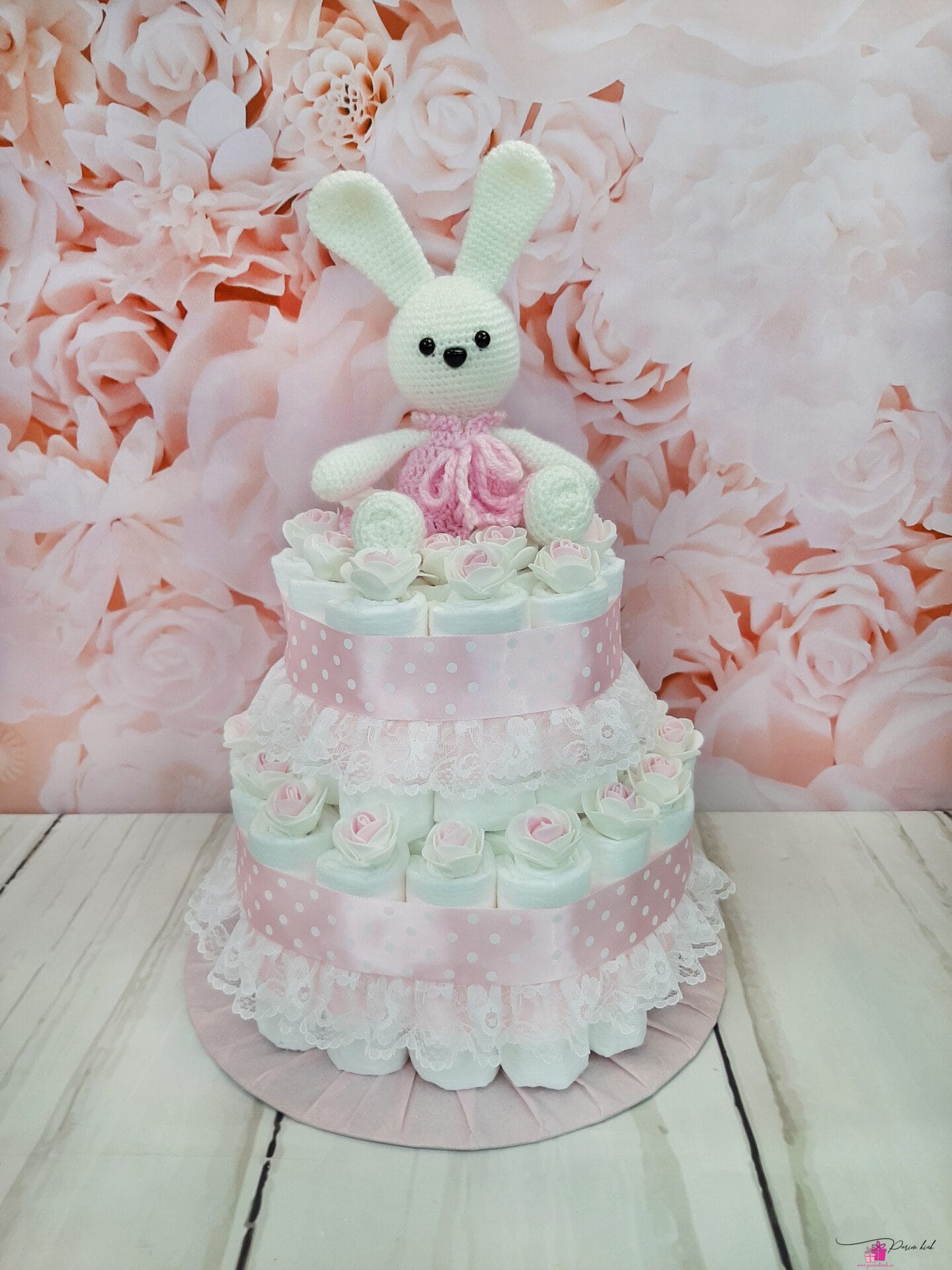 roosa mähkmetort amigurumiga 3