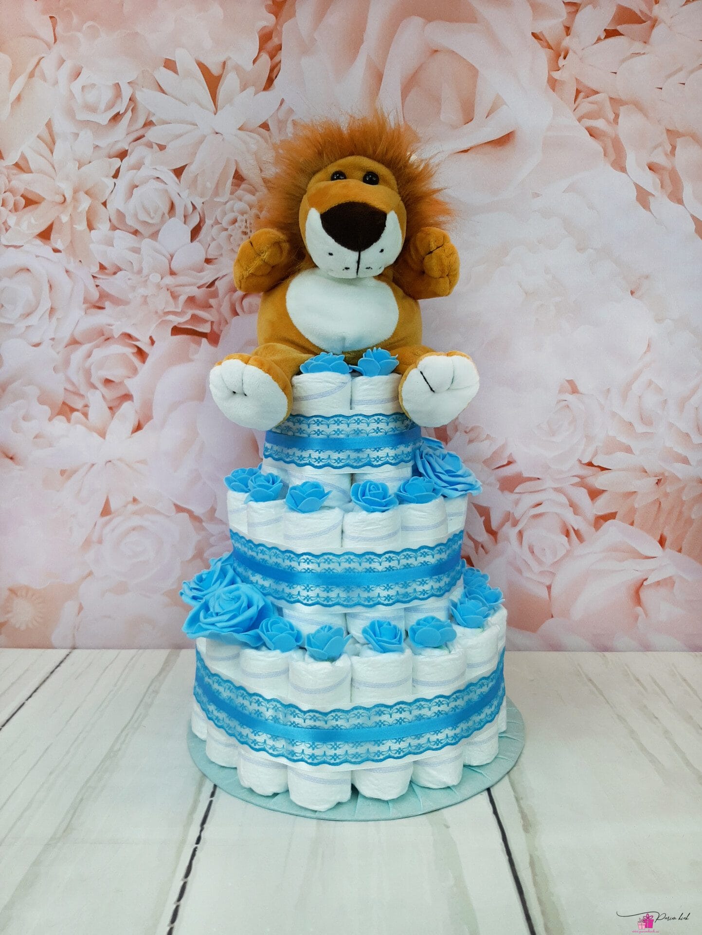 sinine mähkmetort käpiknukuga