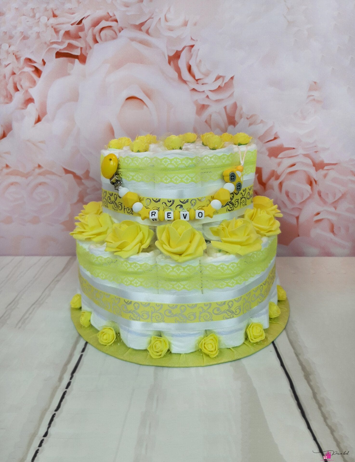 kollane mähkmetort lutiketiga