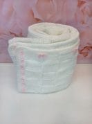 Käsitöö beebitekk roosade või siniste lipsudega