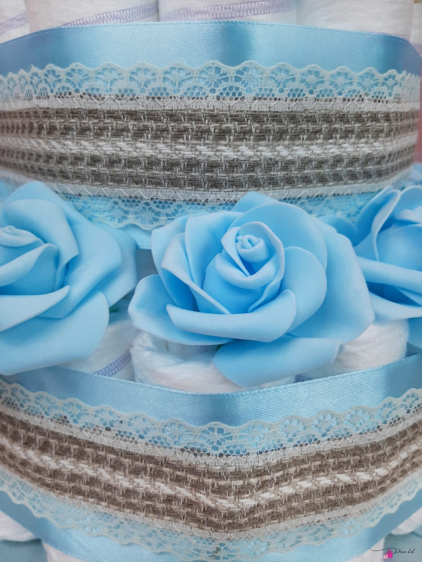 Sinine mähkmetort heegeldatud jänkuga 2