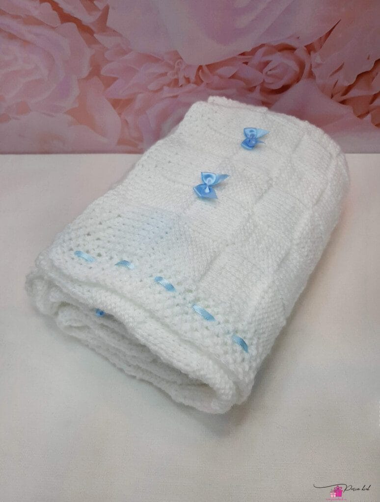 Käsitöö beebitekk siniste lipsudega 1