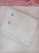 Käsitöö beebitekk siniste lipsudega