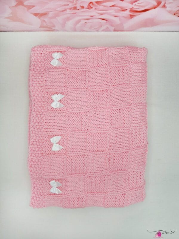 Käsitööna kootud beebitekk ja papud 3