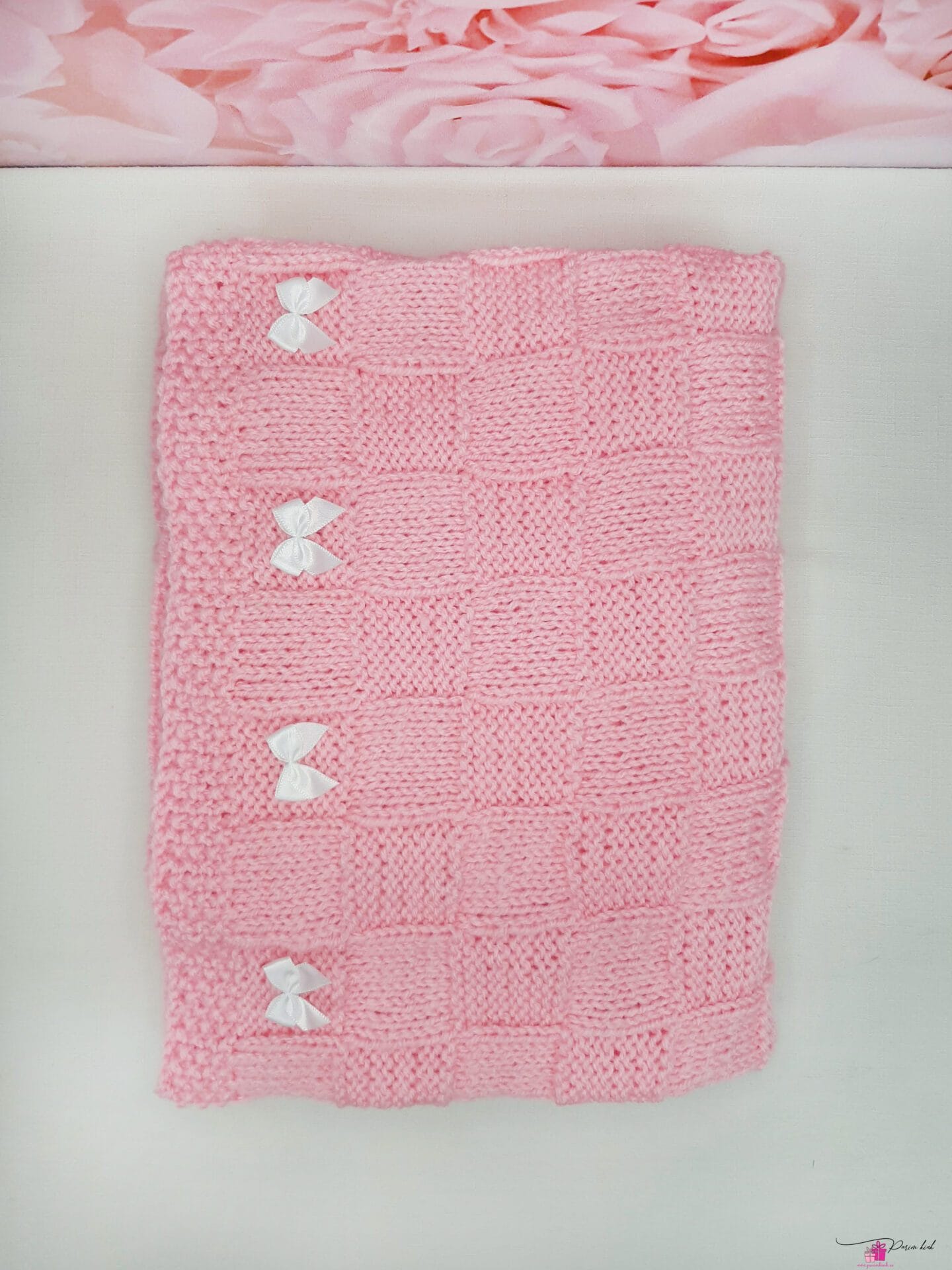 Käsitööna kootud beebitekk ja papud 3