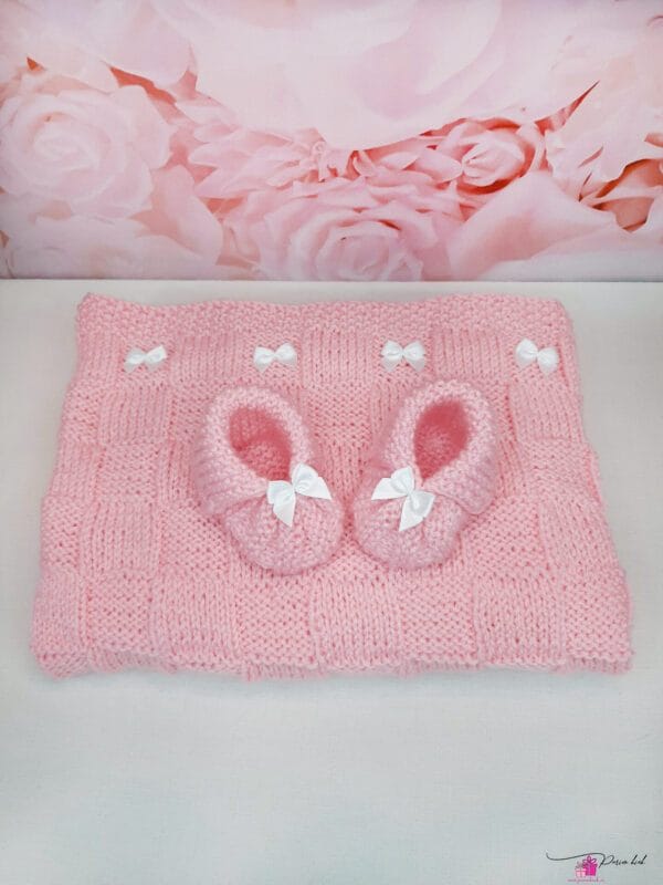 Käsitööna kootud beebitekk ja papud 5
