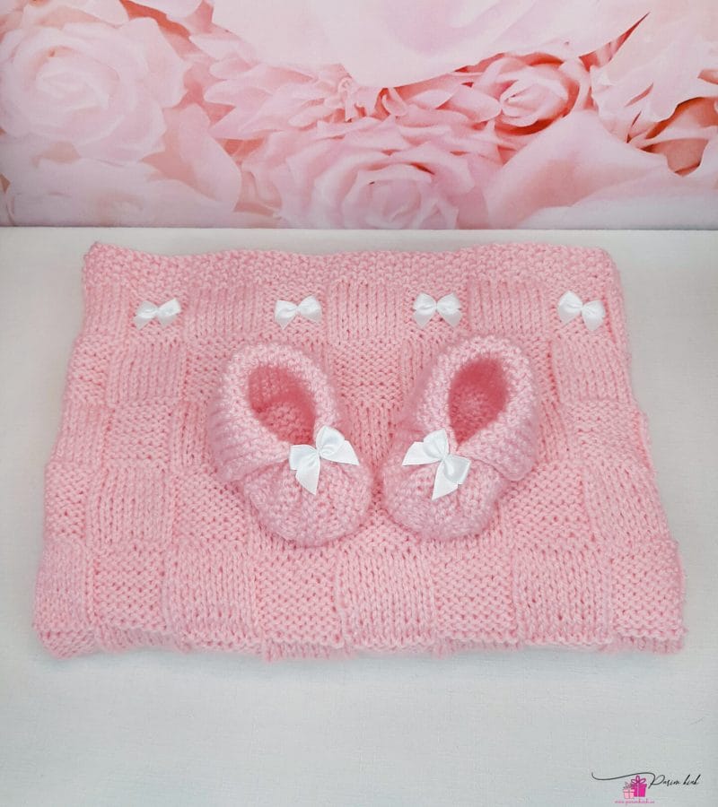Käsitööna kootud beebitekk ja papud 5
