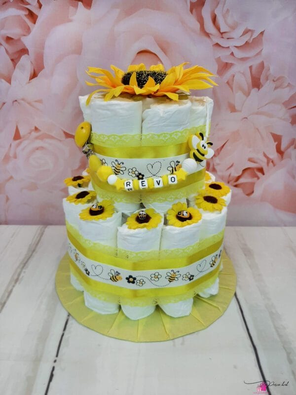 kollane väike mähkmetort lutiketiga