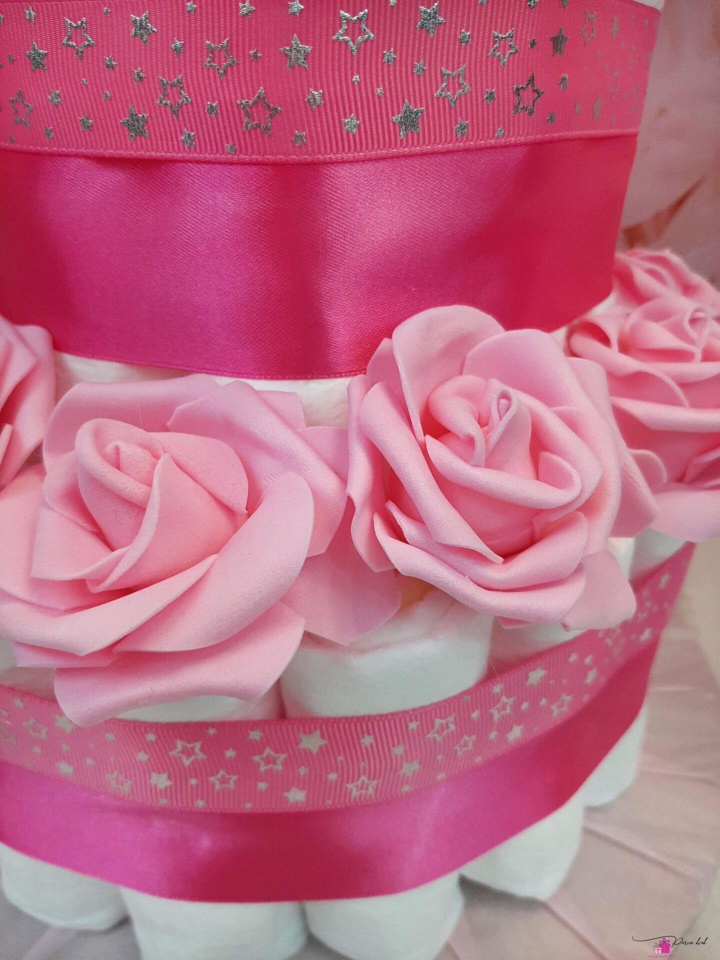 roosa mähkmetort kaelkirjakuga