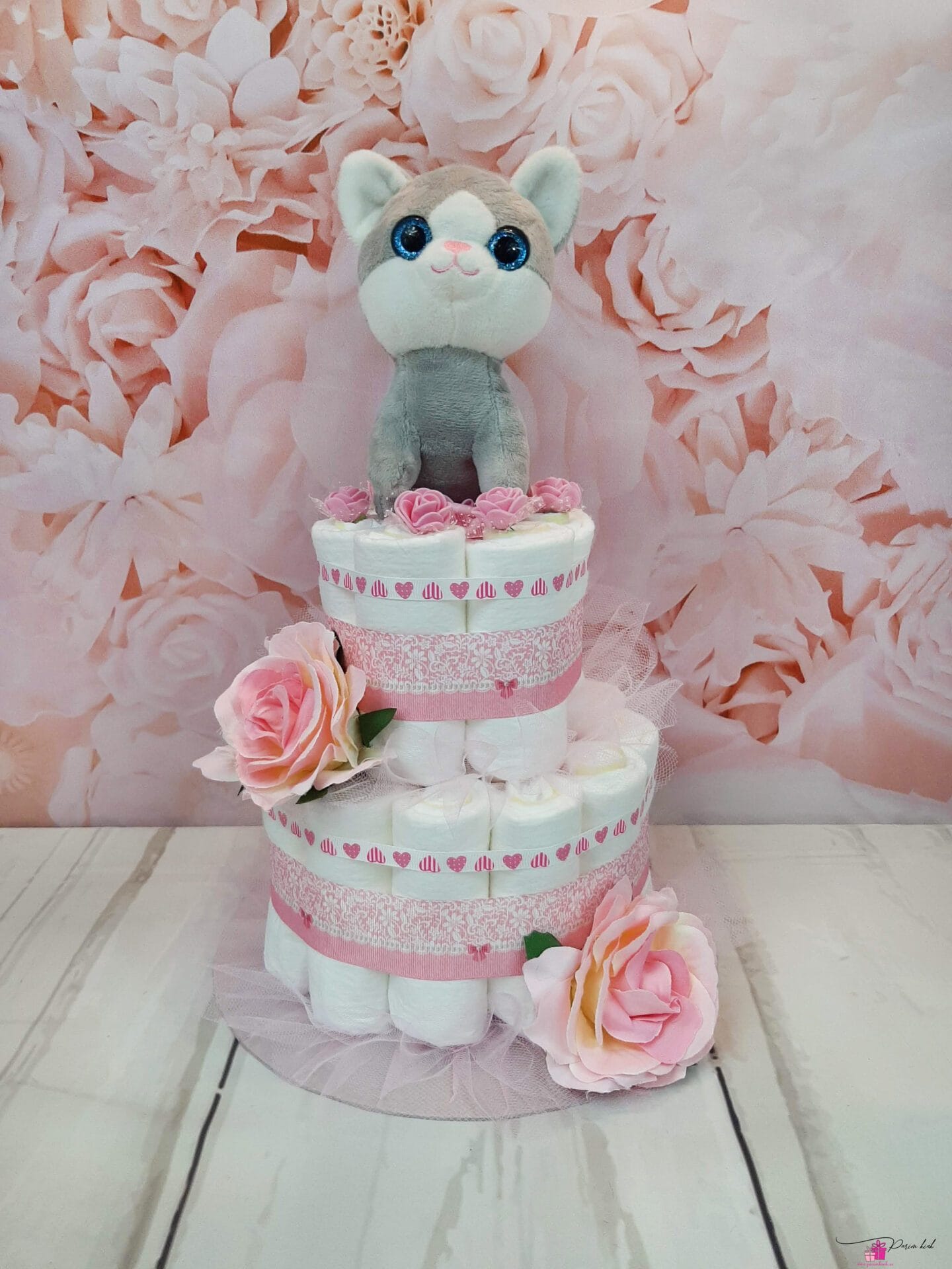 roosa mähkmetort kiisuga