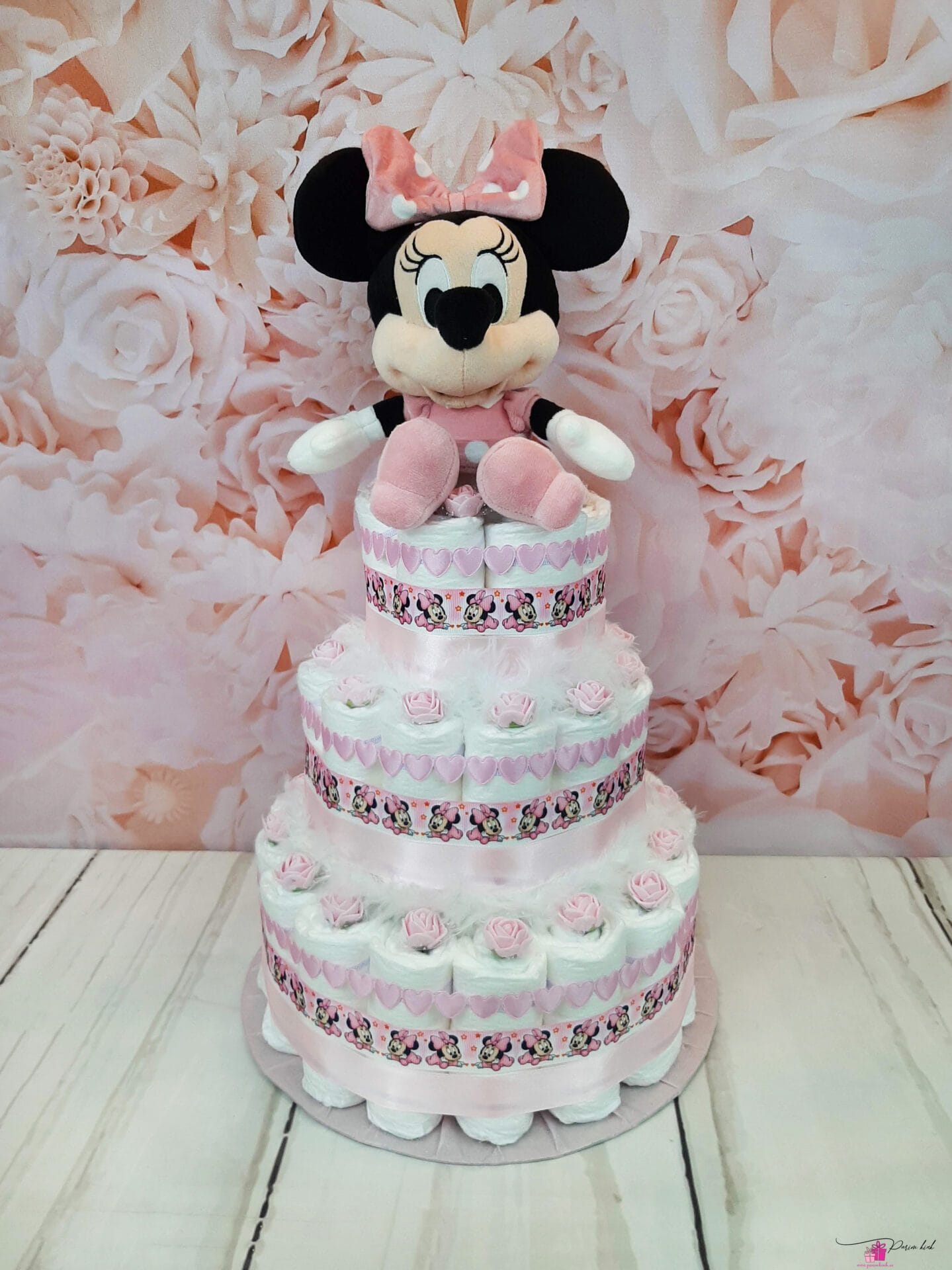 Heleroosa mähkmetort Minniga