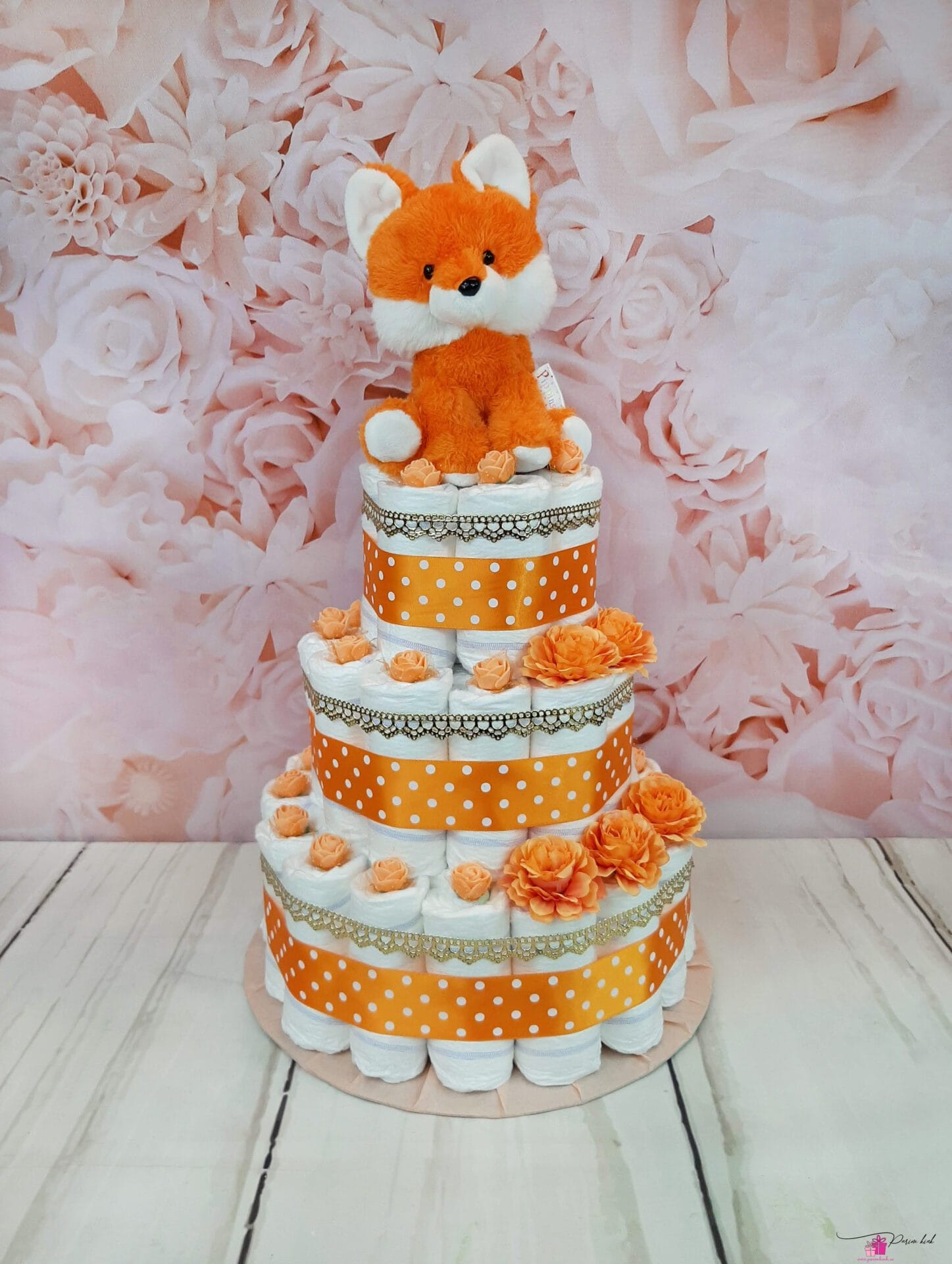 Oranž mähkmetort rebasega